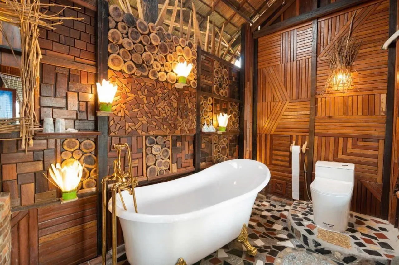 Bathroom in Mekong Silt Ecolodge - Pool & Half-Board Included