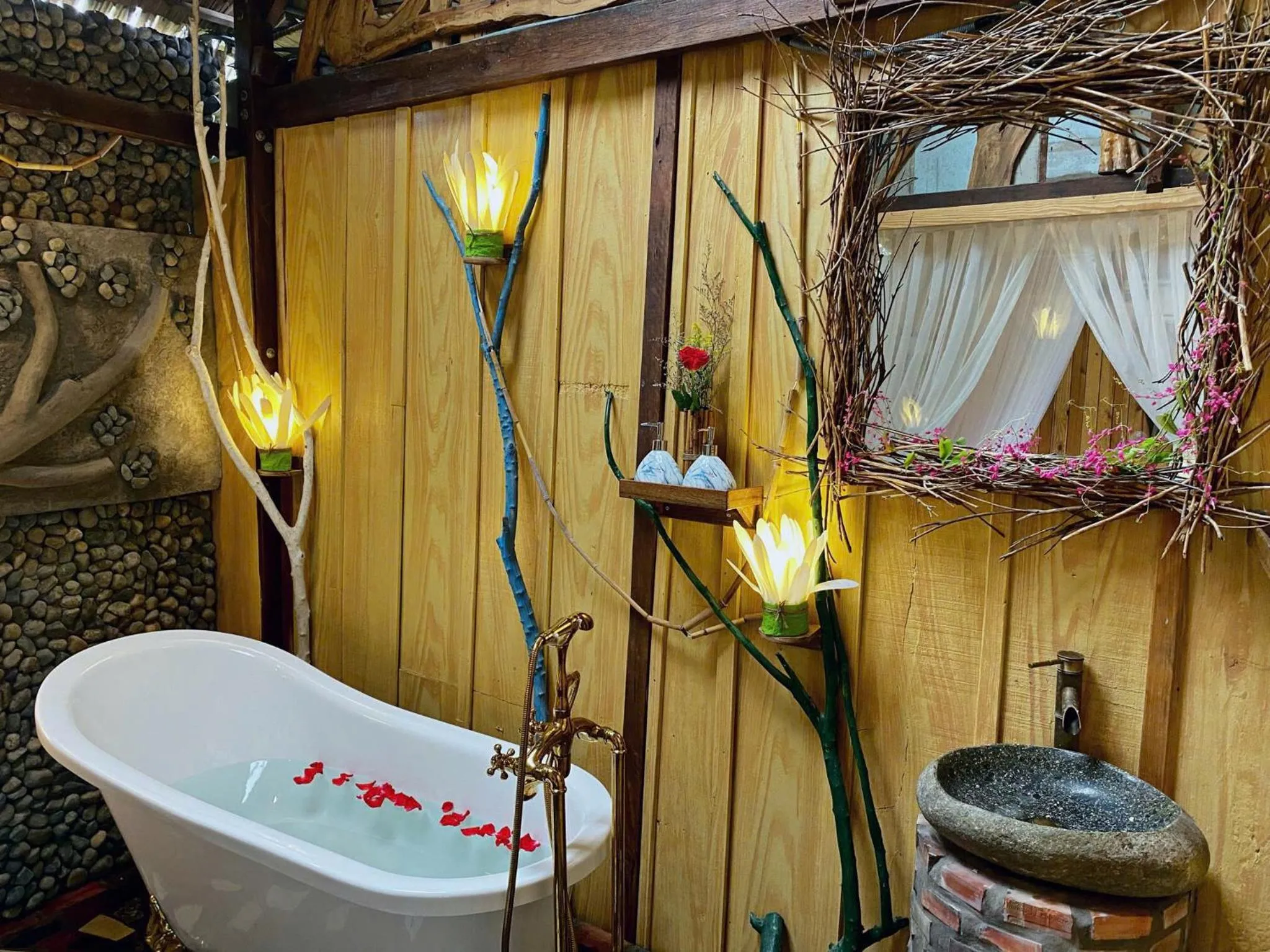 Bath in Mekong Silt Ecolodge - Pool & Half-Board Included