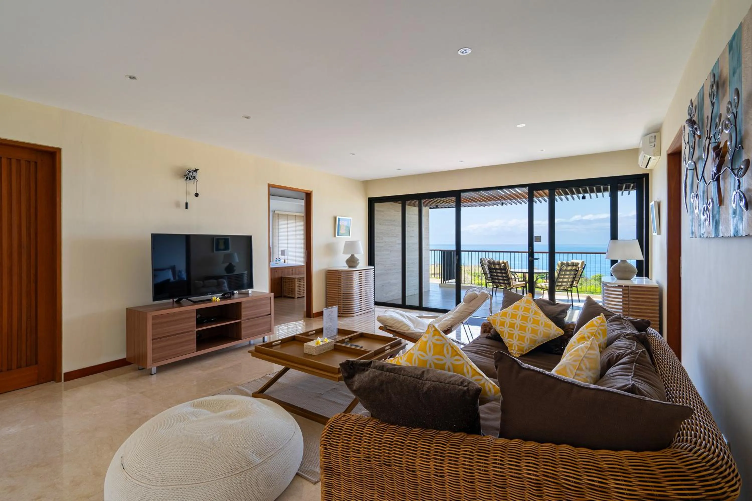 TV and multimedia in Moritz Palm Villa