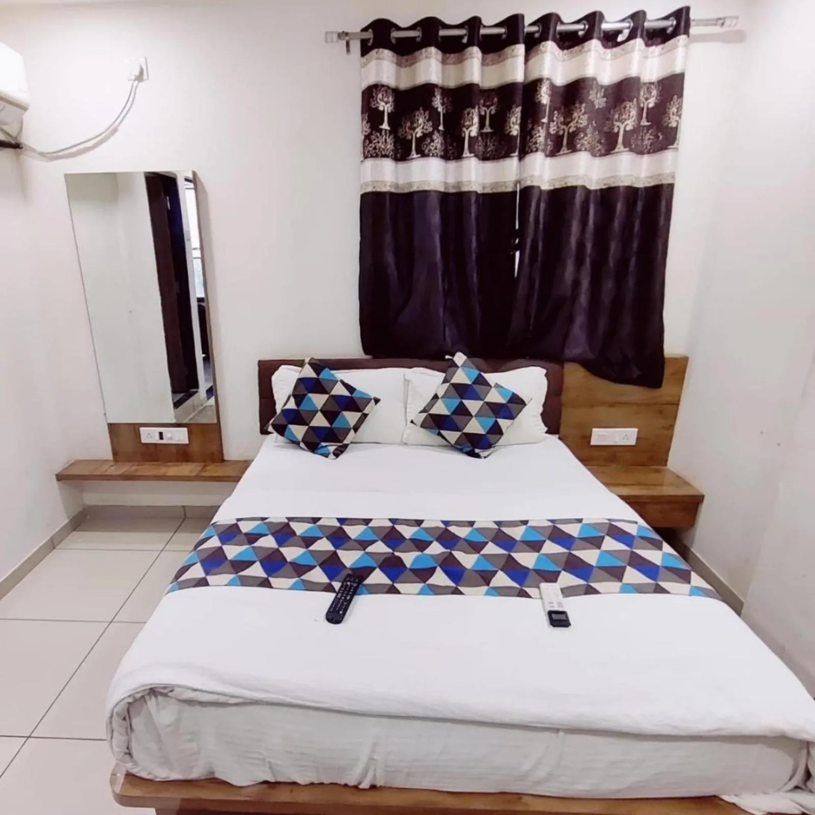 Bed in Hotel Mansarovar,Vadodara