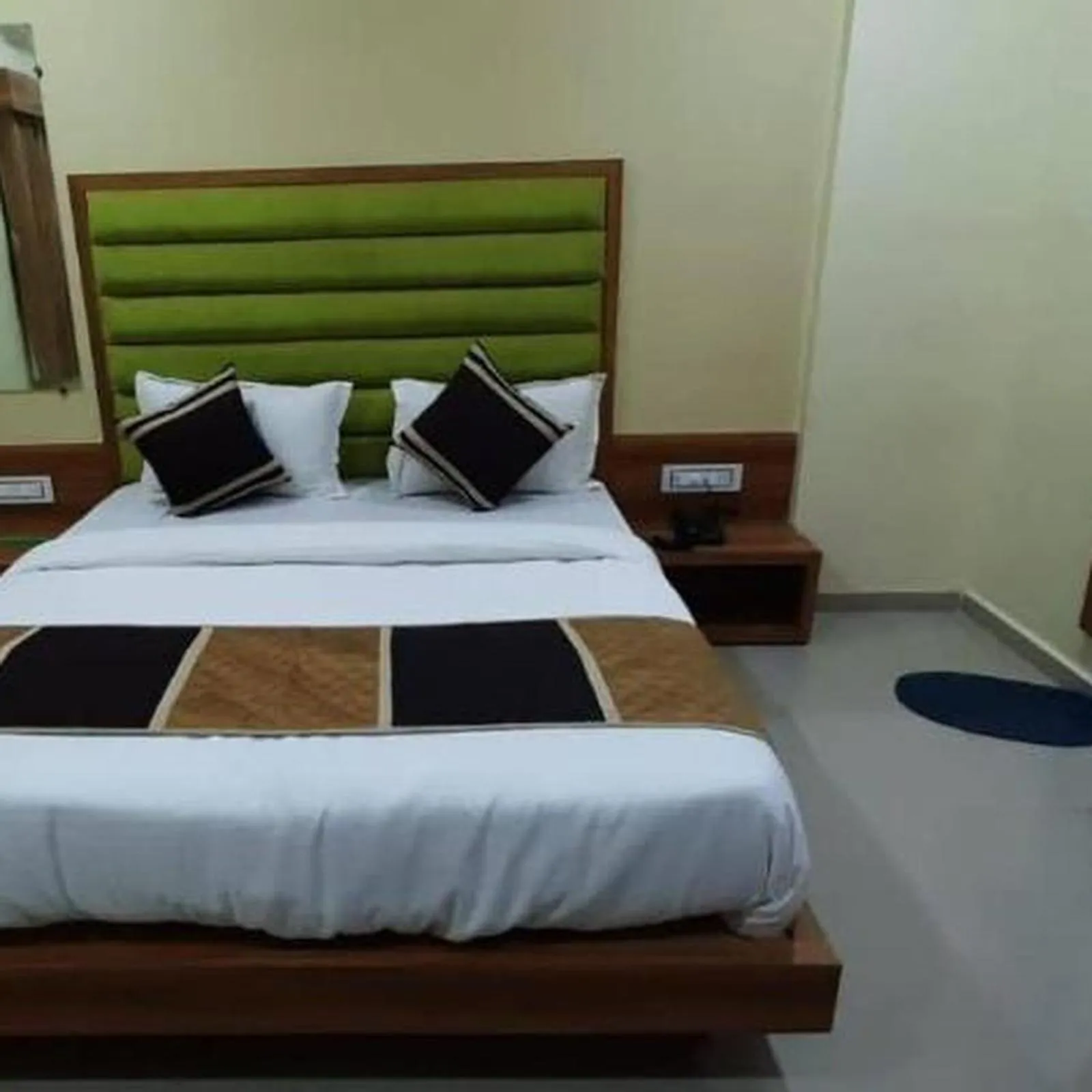 Bed in Hotel Mansarovar,Vadodara