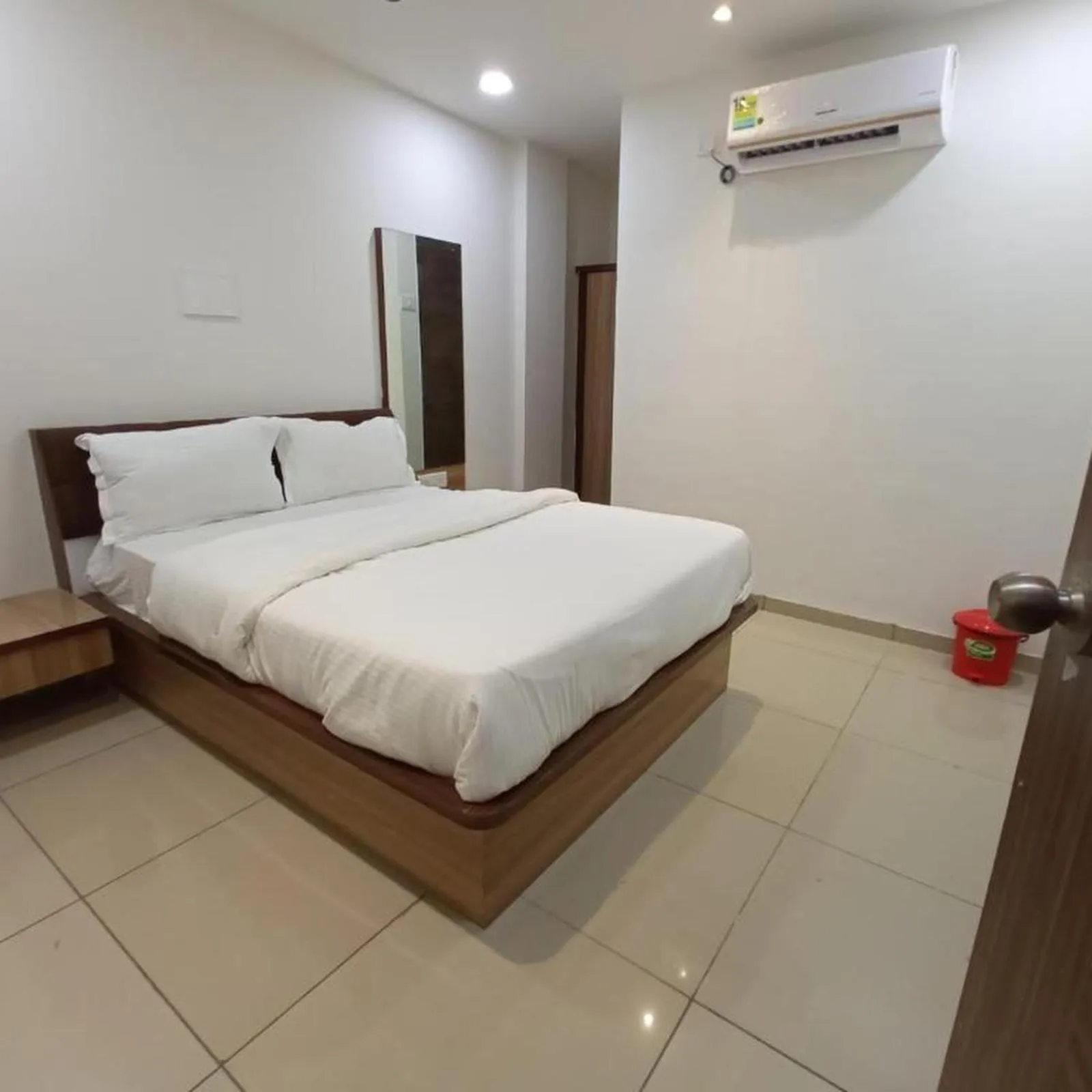 Bed in Hotel Mansarovar,Vadodara