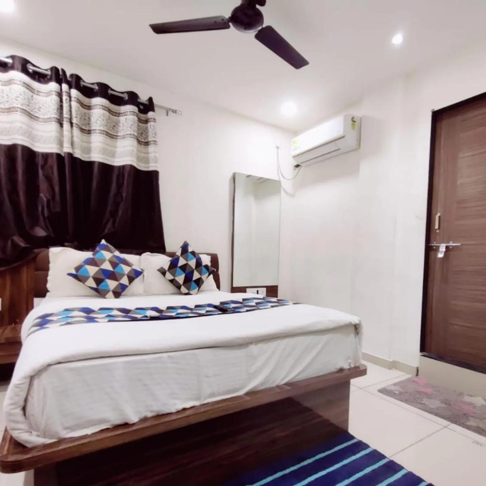 Bed in Hotel Mansarovar,Vadodara