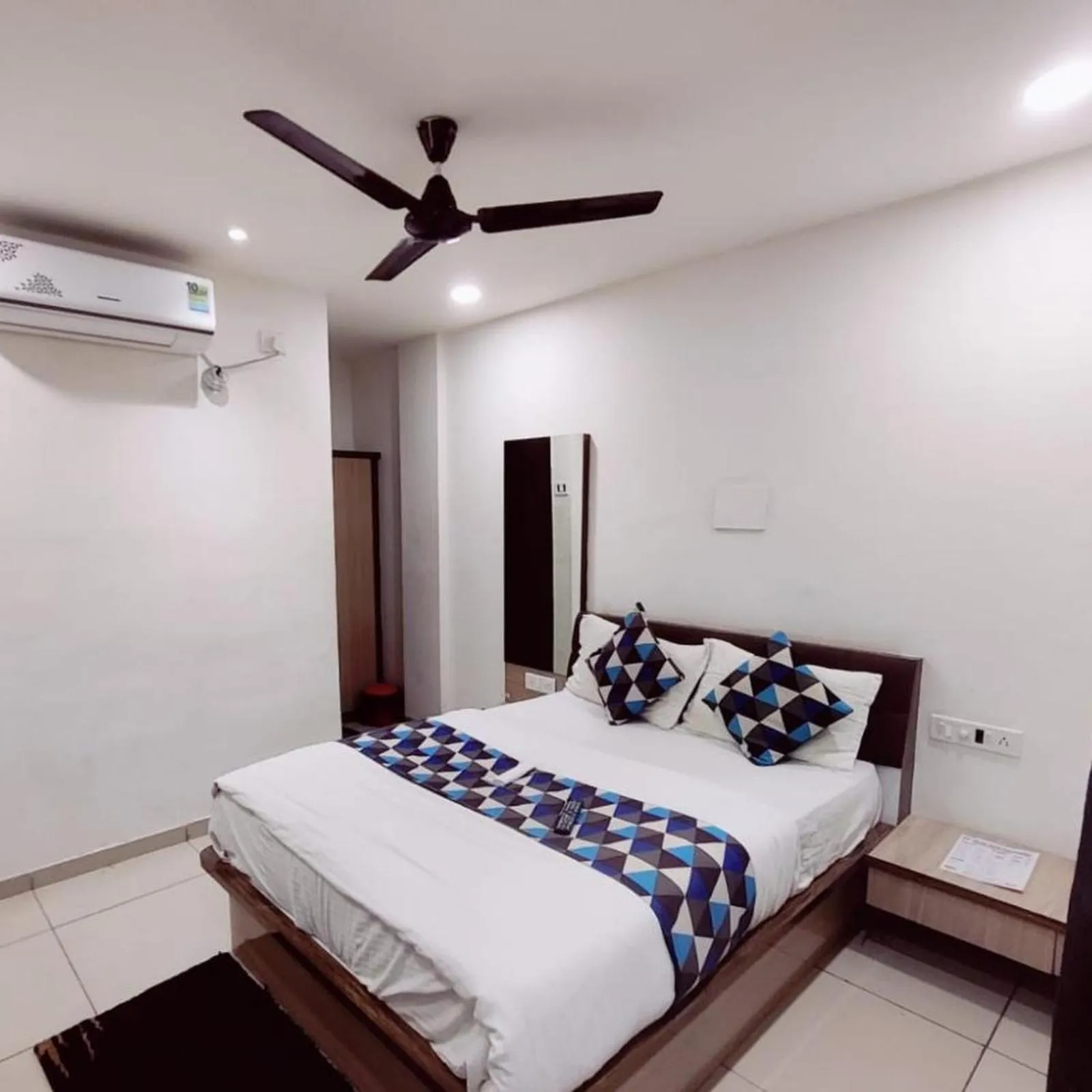 Bed in Hotel Mansarovar,Vadodara