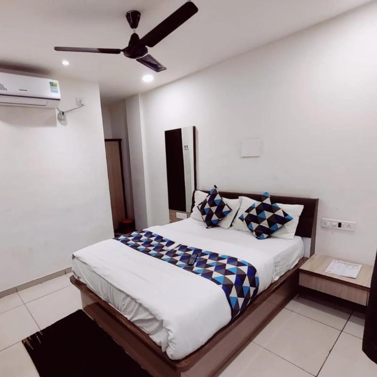 Bed in Hotel Mansarovar,Vadodara