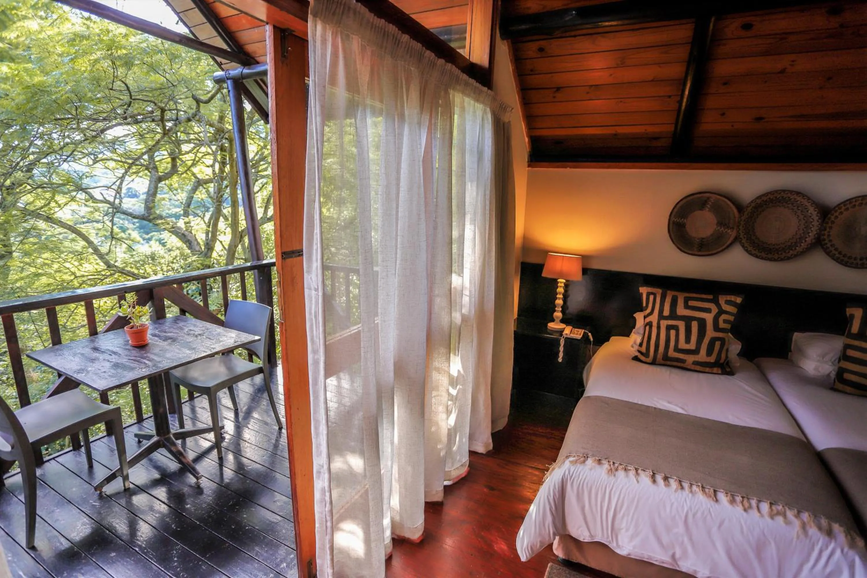Balcony/Terrace, Bed in Mantenga Lodge
