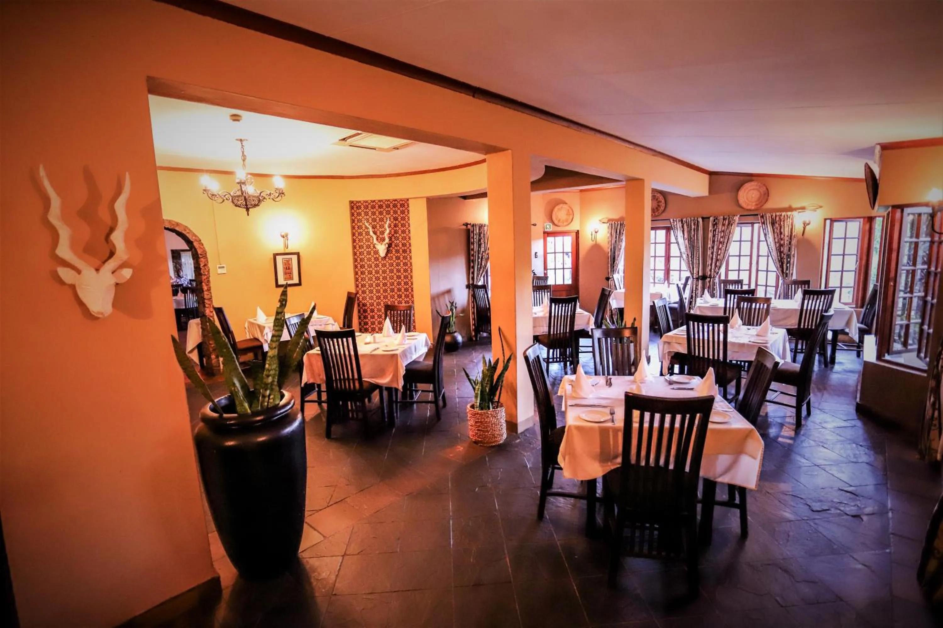 Restaurant/places to eat in Mantenga Lodge