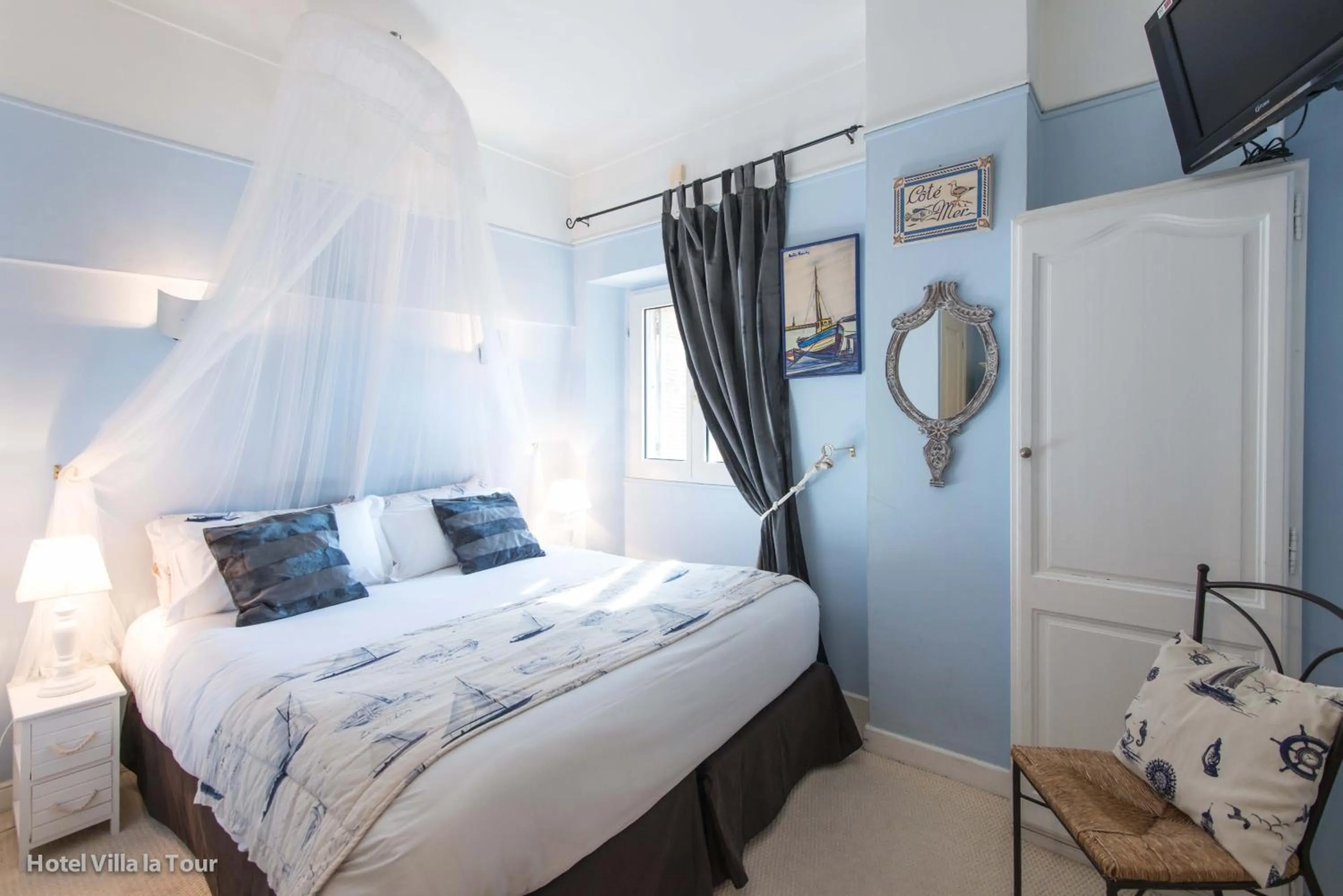 Bed in Hotel Villa La Tour