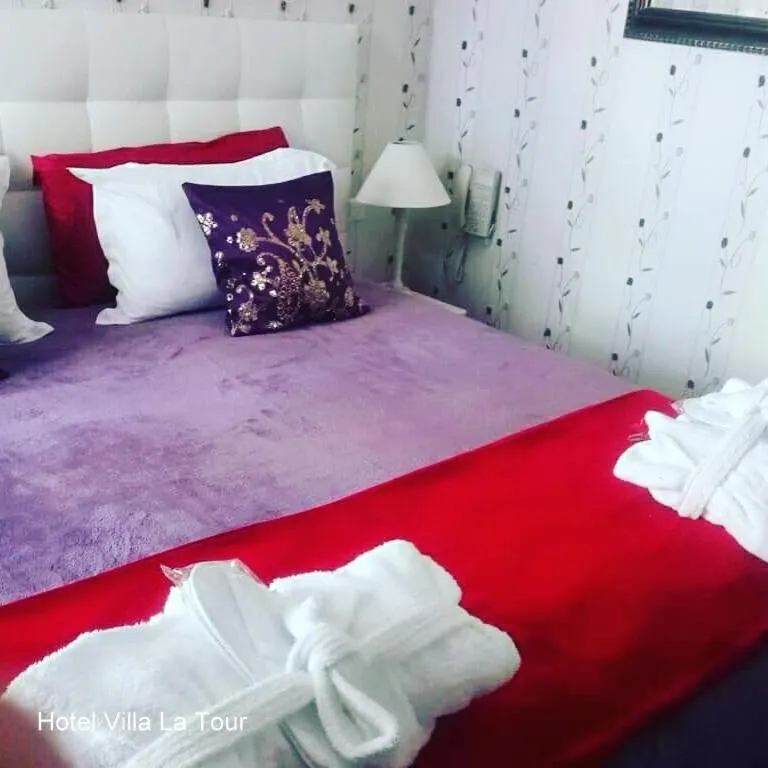 Photo of the whole room, Bed in Hotel Villa La Tour