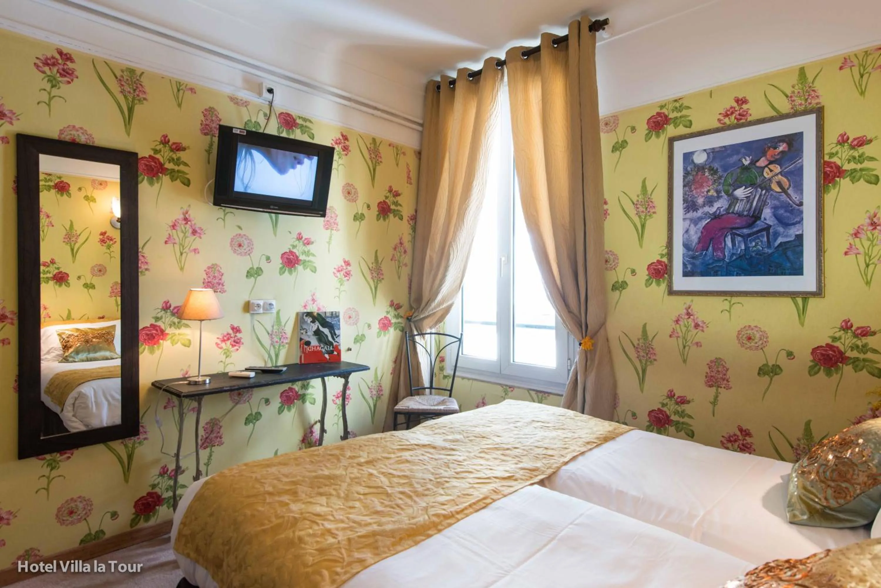 TV and multimedia, Bed in Hotel Villa La Tour