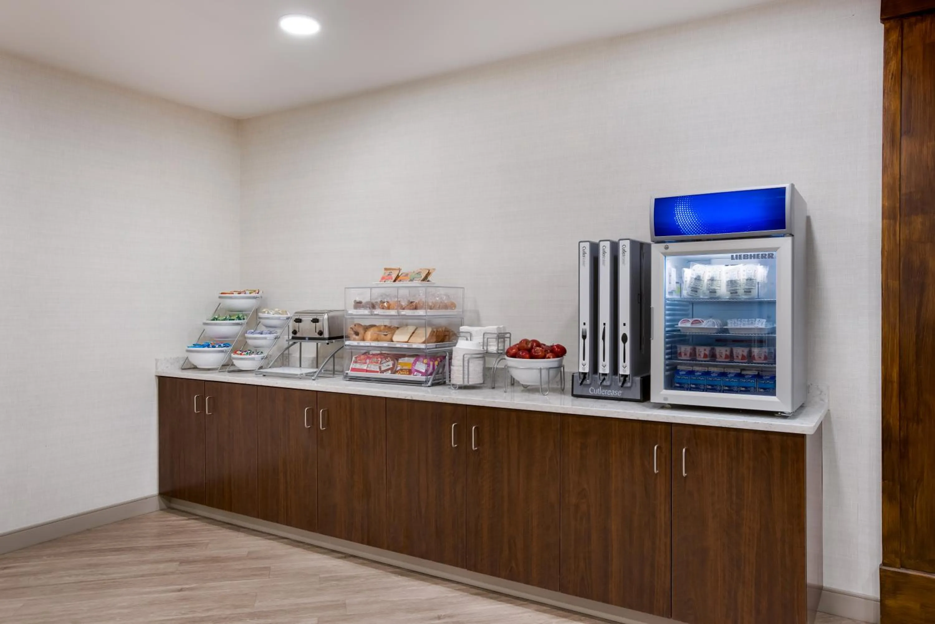 Breakfast in MainStay Suites Gaylord