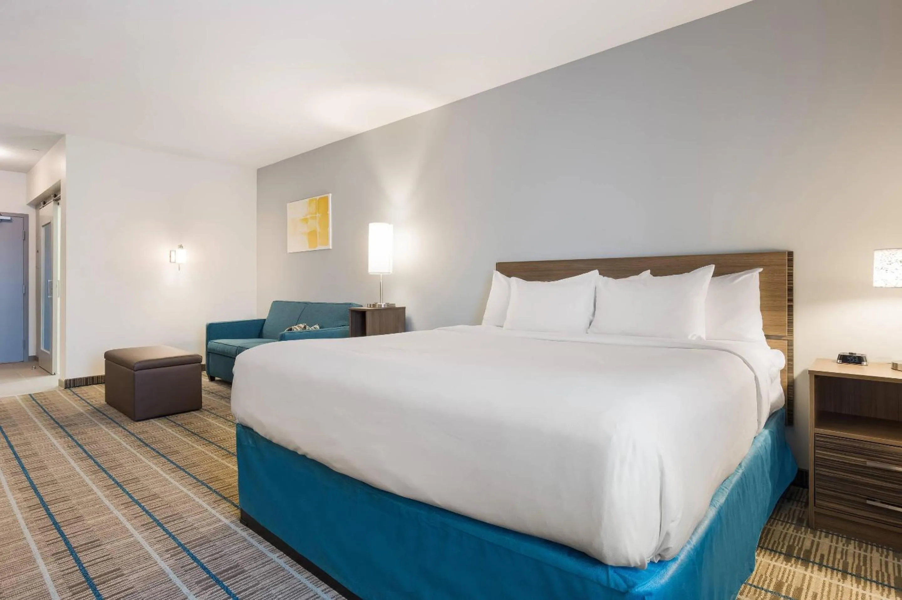 Bedroom, Bed in MainStay Suites Gaylord