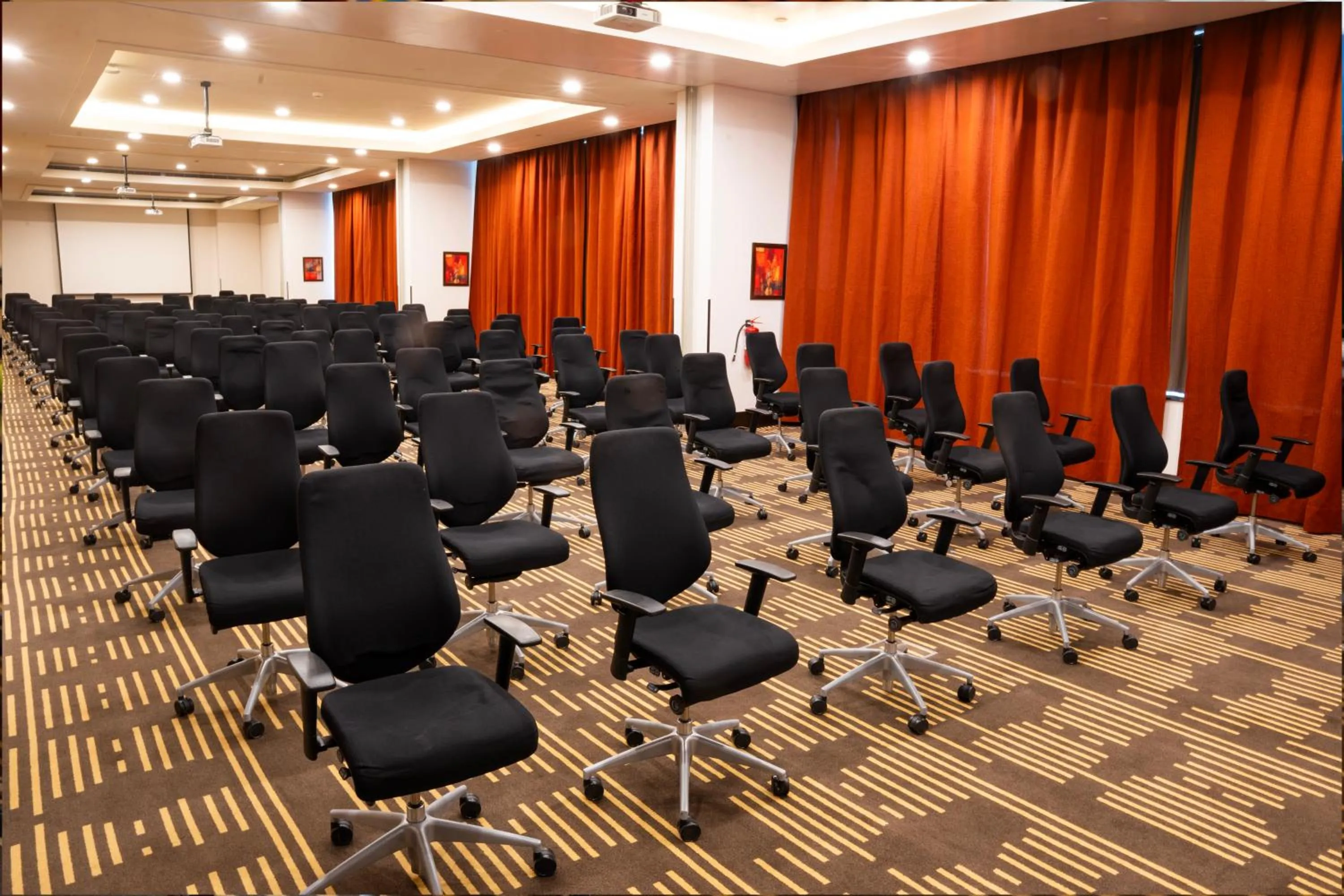 Meeting/conference room in Holiday Inn Olaya by IHG
