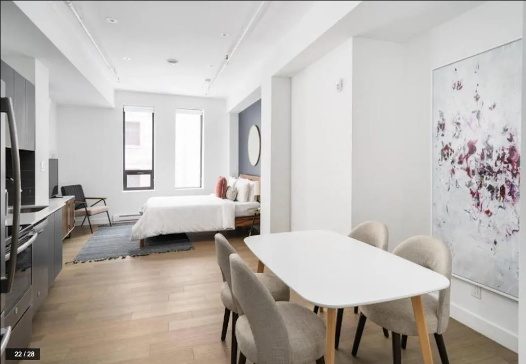 Bed in Bakan- Quartier des Congres, Convention District