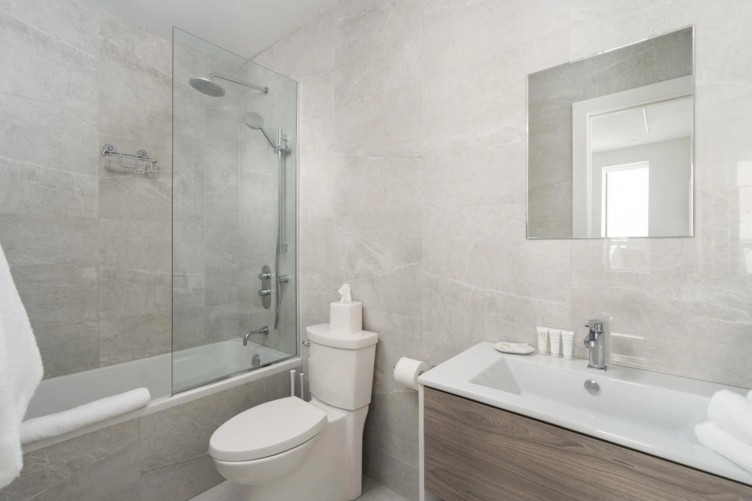 Bathroom in Bakan- Quartier des Congres, Convention District