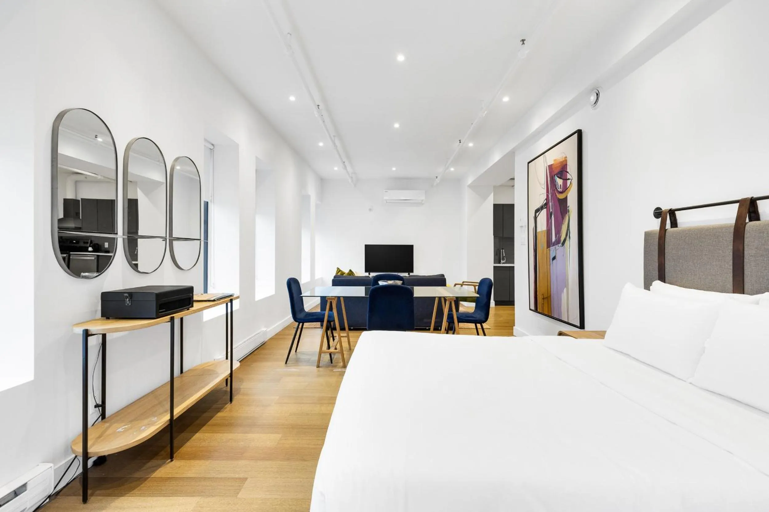 Bed in Bakan- Quartier des Congres, Convention District