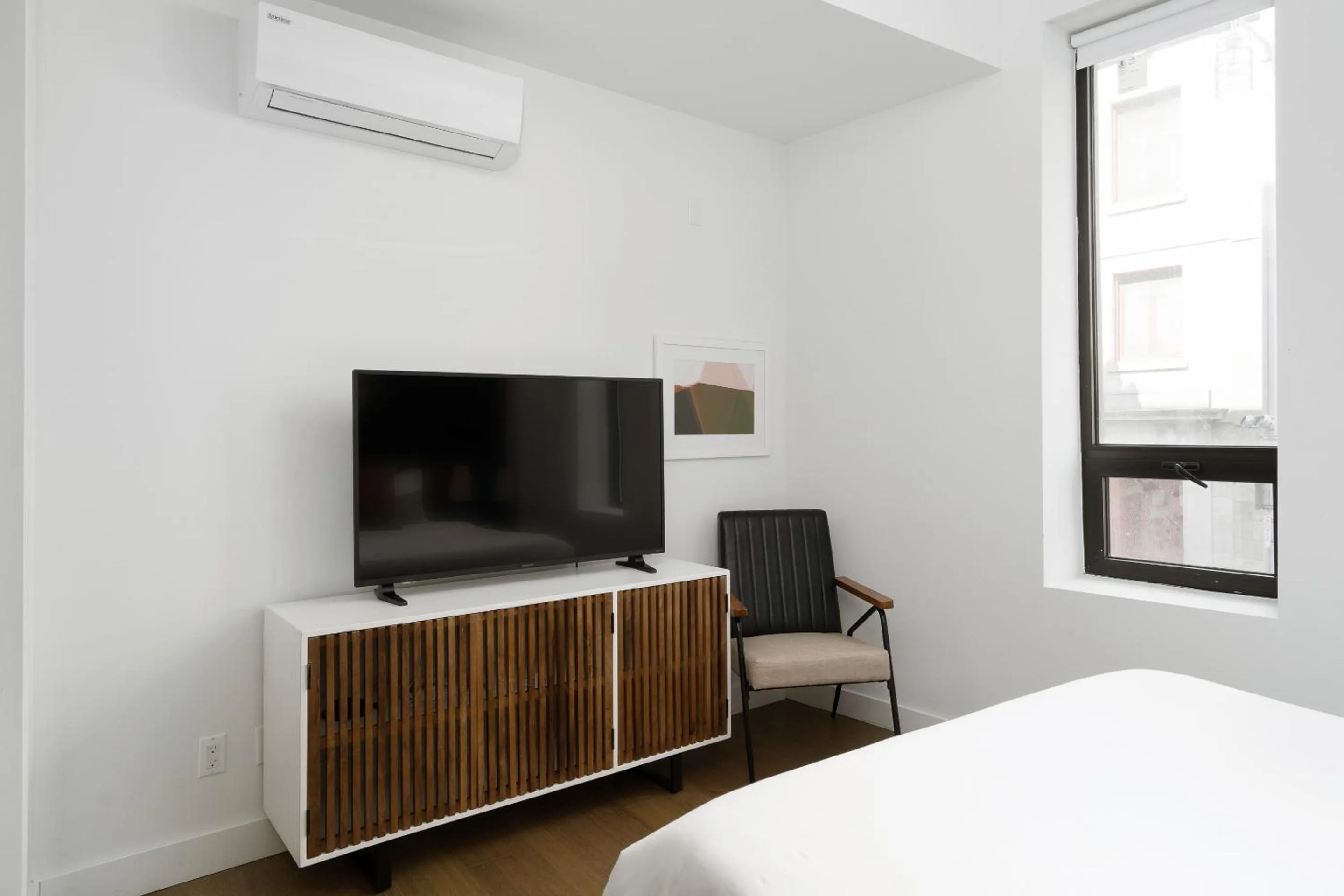 Bed in Bakan- Quartier des Congres, Convention District