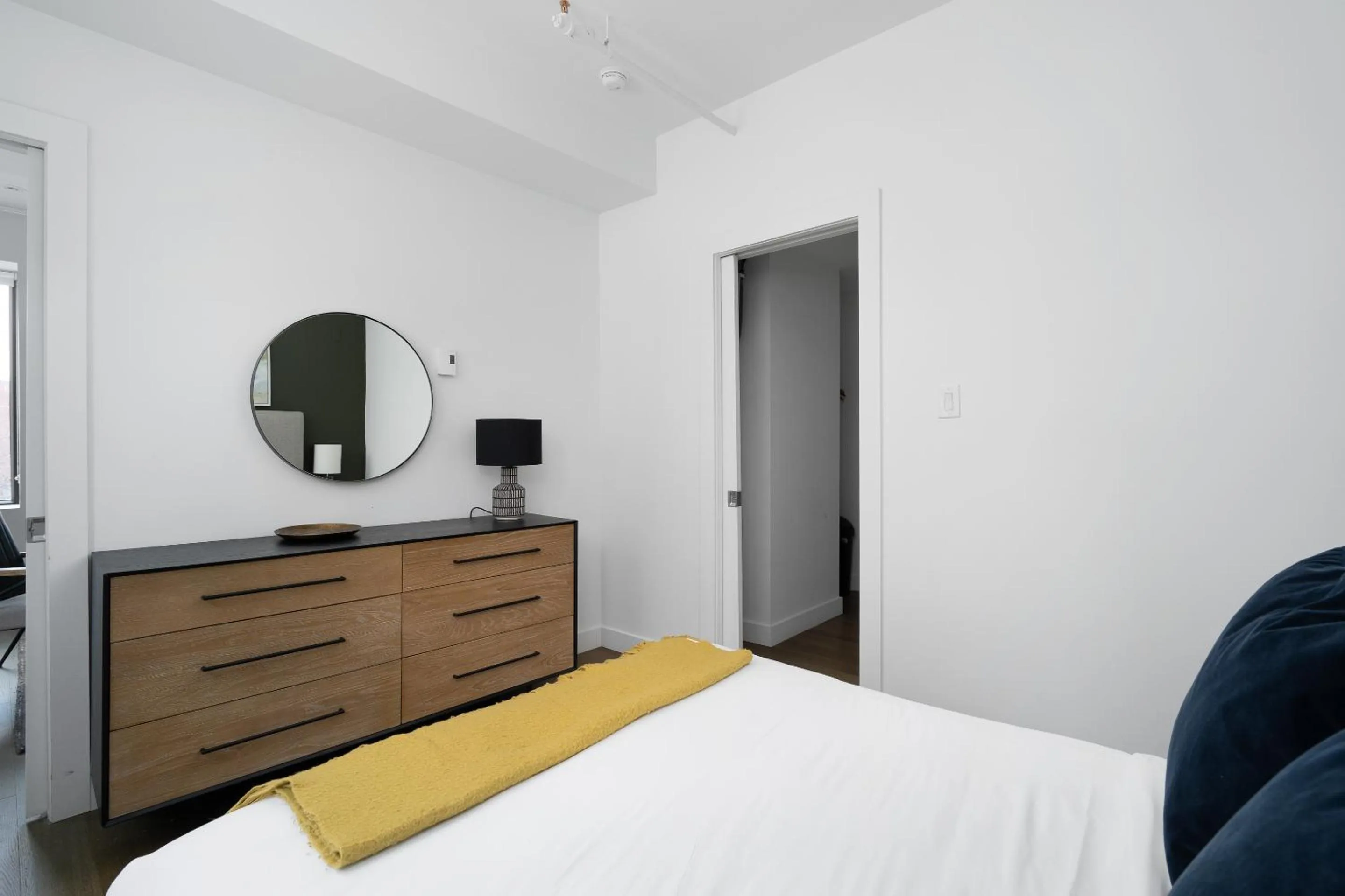 Bed in Bakan- Quartier des Congres, Convention District