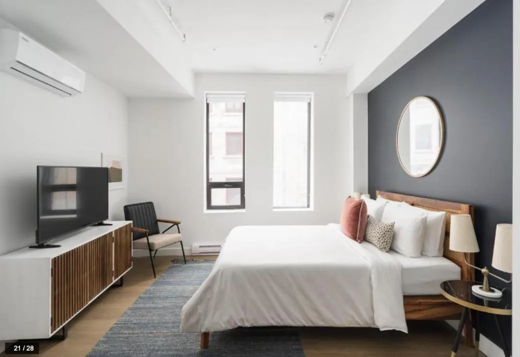 Bed in Bakan- Quartier des Congres, Convention District