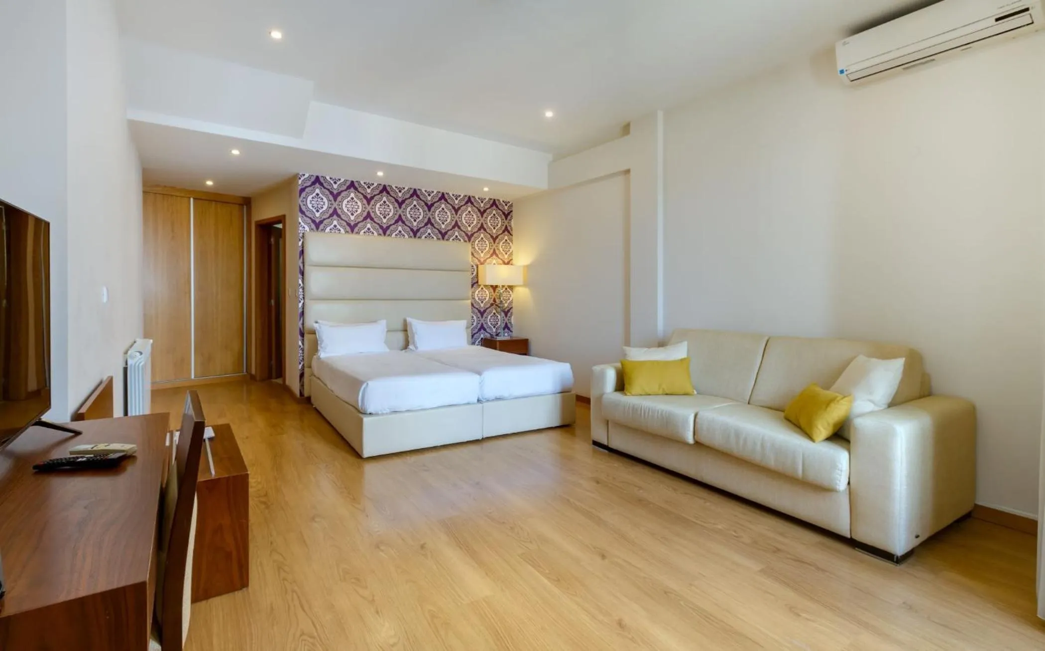 Photo of the whole room, Bed in Oca Vitoria Village