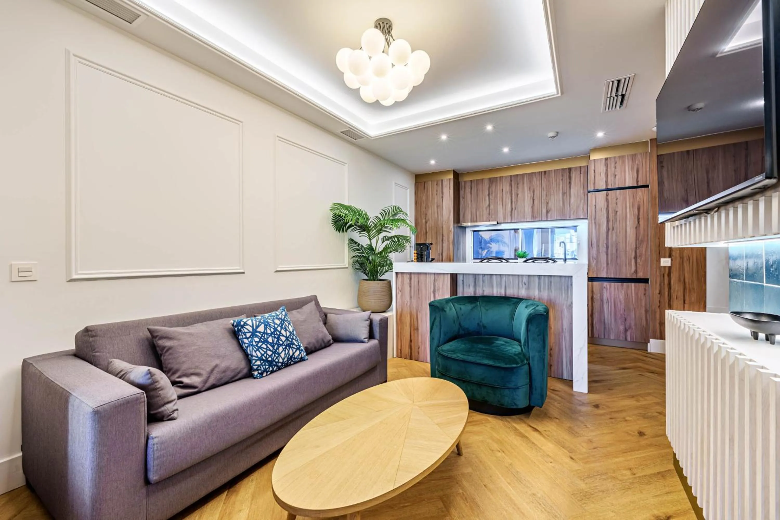 TV and multimedia in Gran Alameda Centro