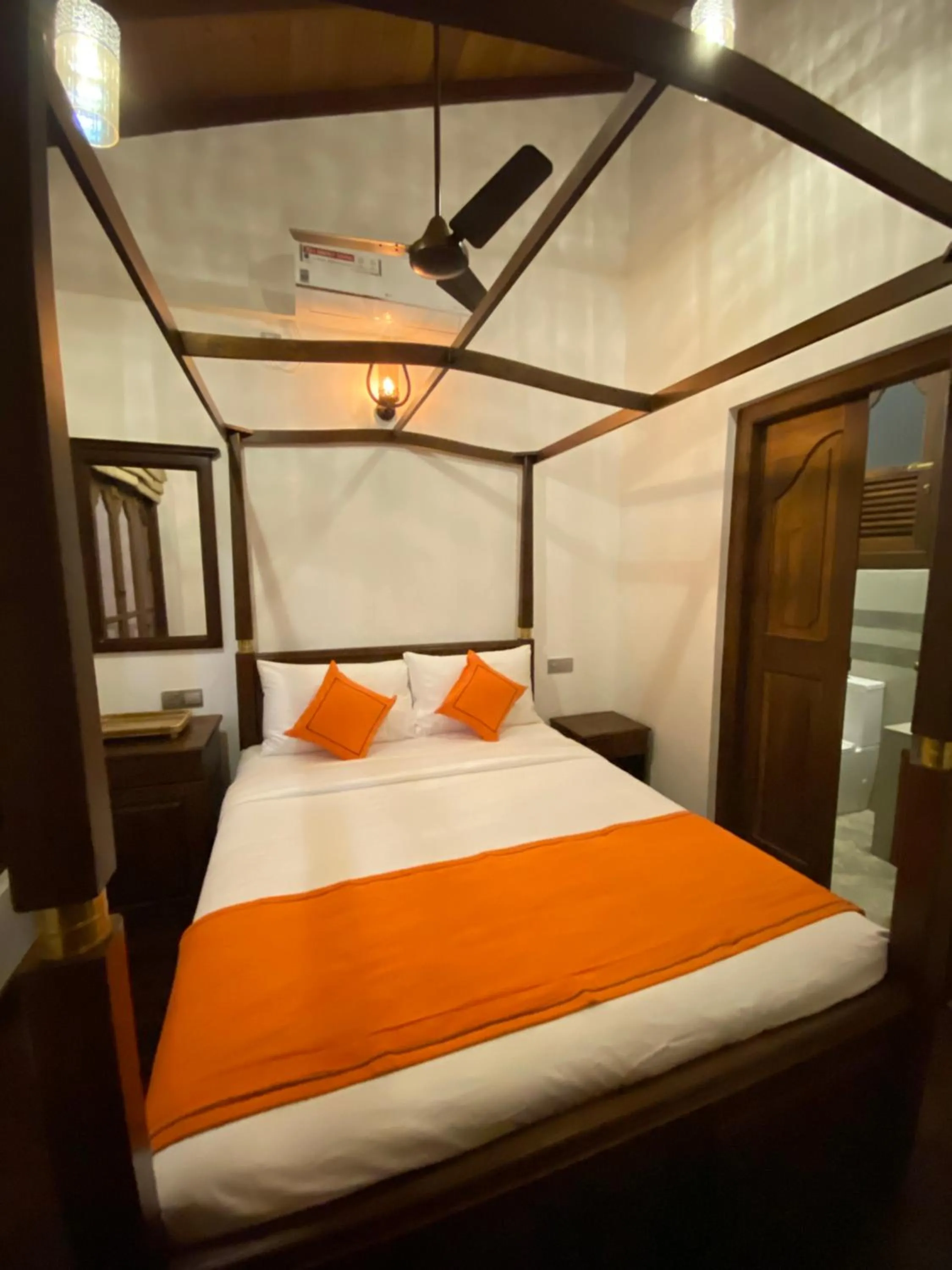 Photo of the whole room, Bed in The Dutch Boutique