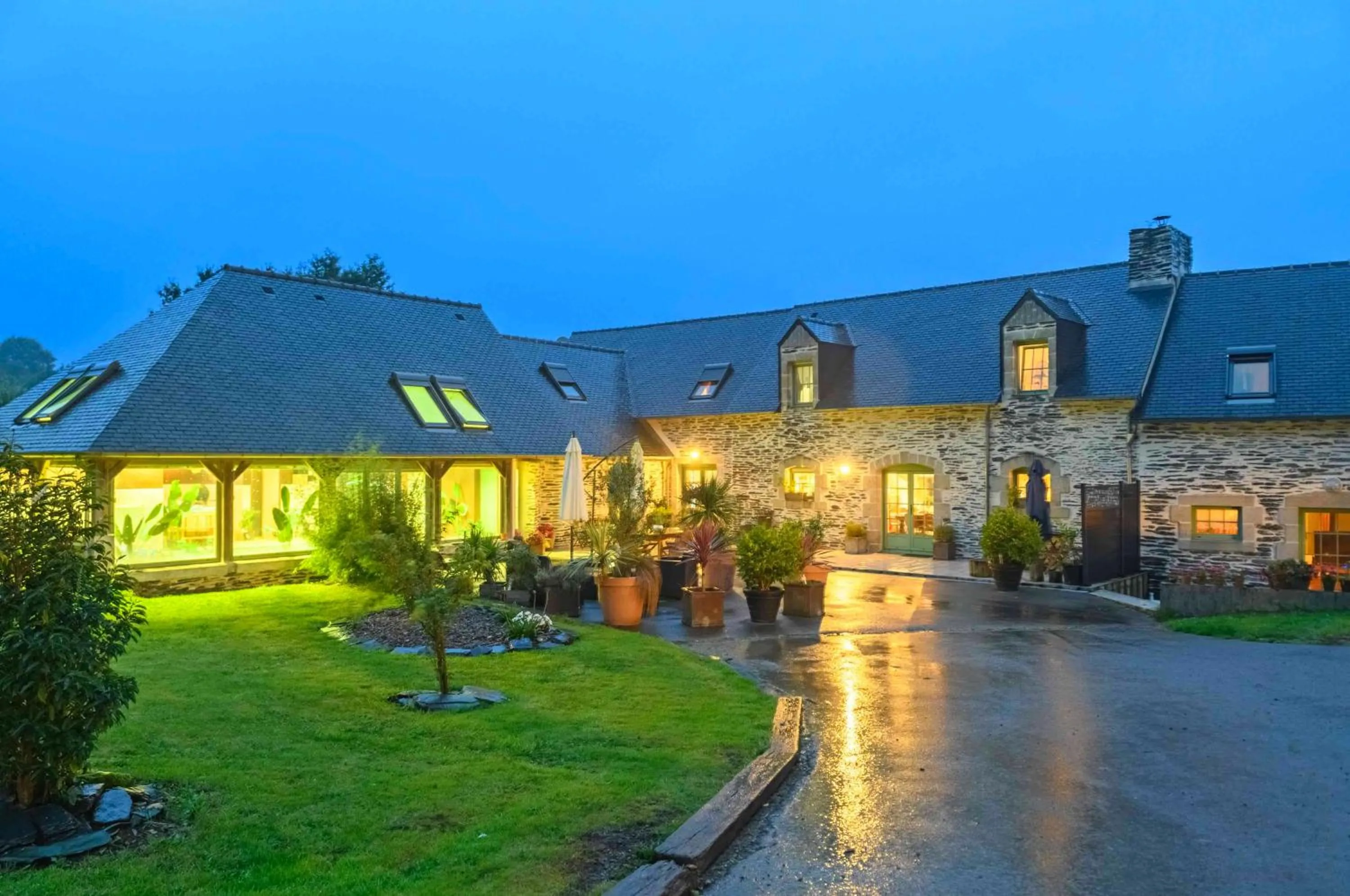 Property building in Les Pierres Bleues