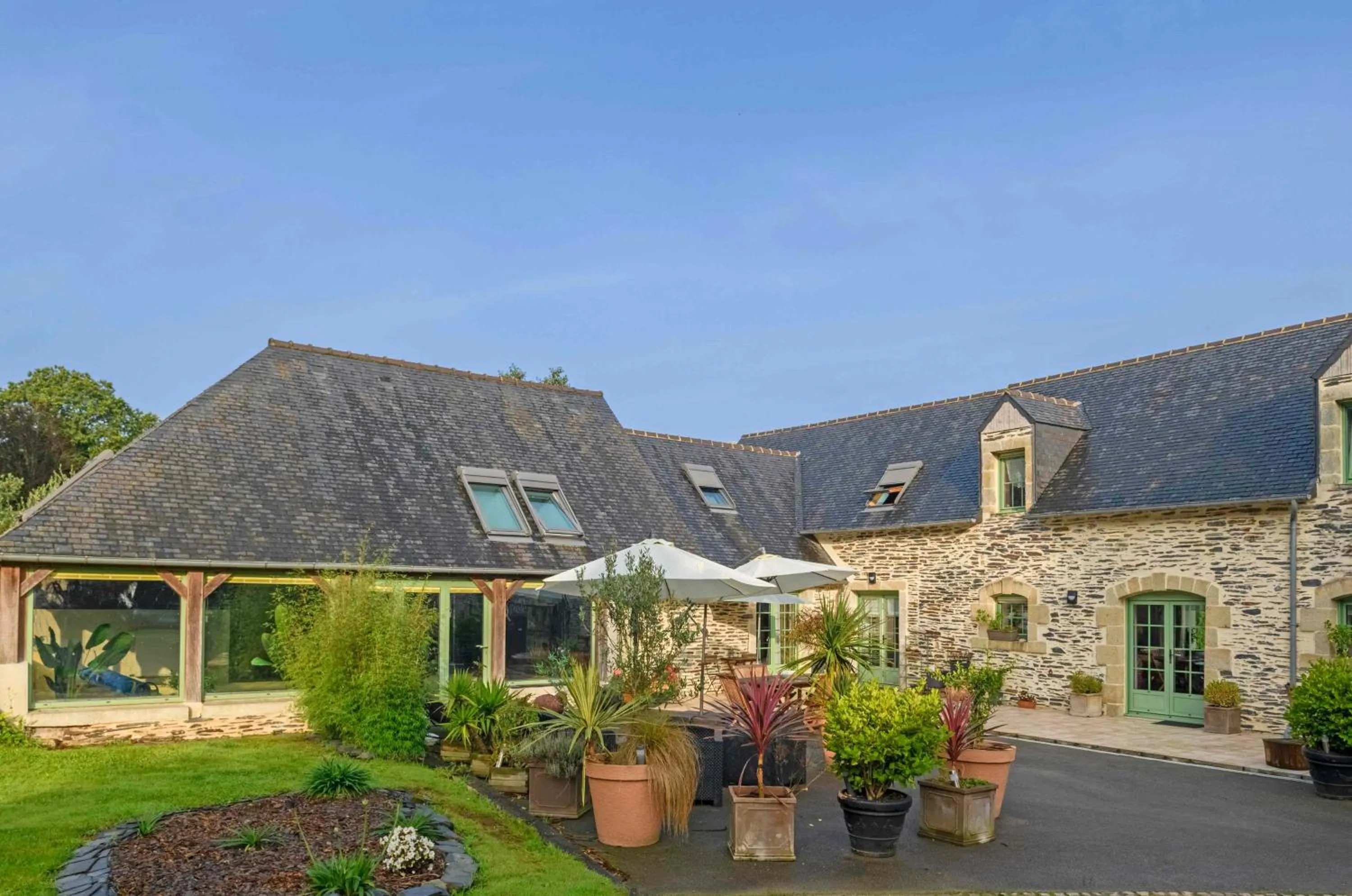 Property building in Les Pierres Bleues