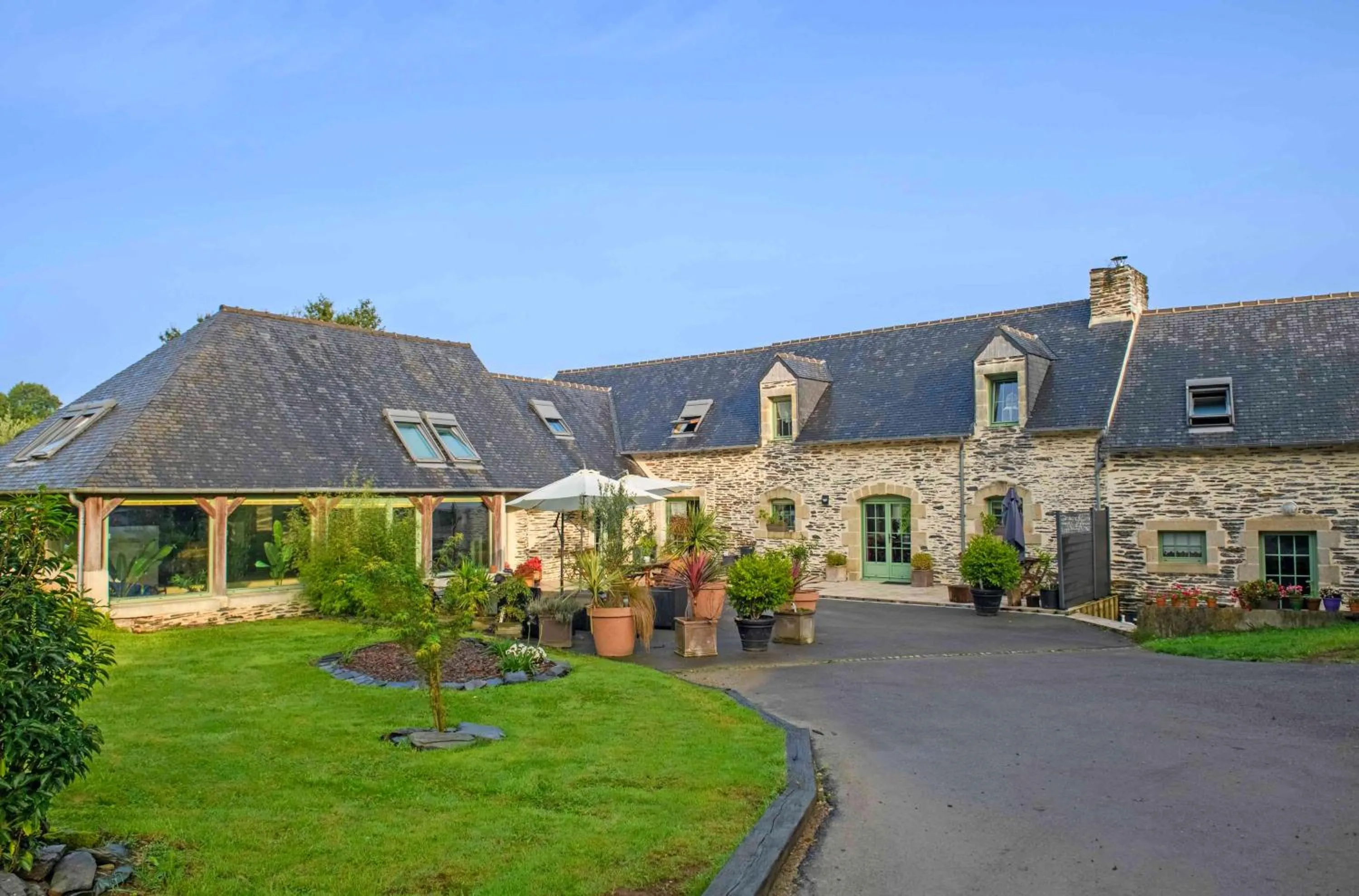 Property building in Les Pierres Bleues