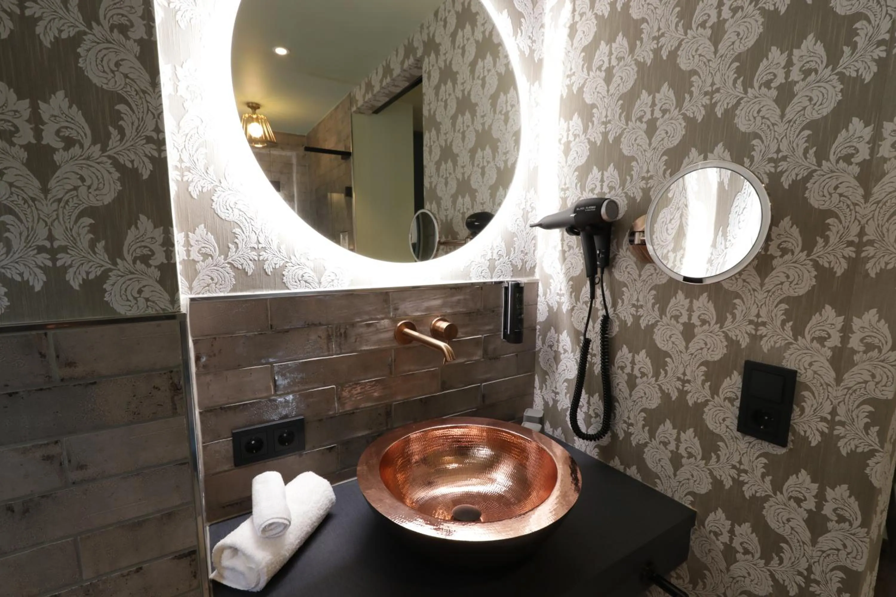 Bathroom in REINHARDTs HOTEL