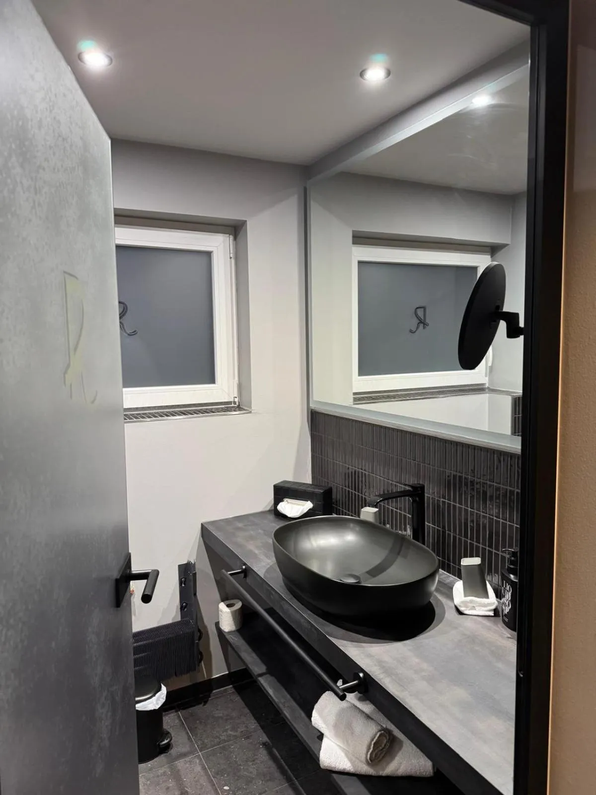 Bathroom in REINHARDTs HOTEL