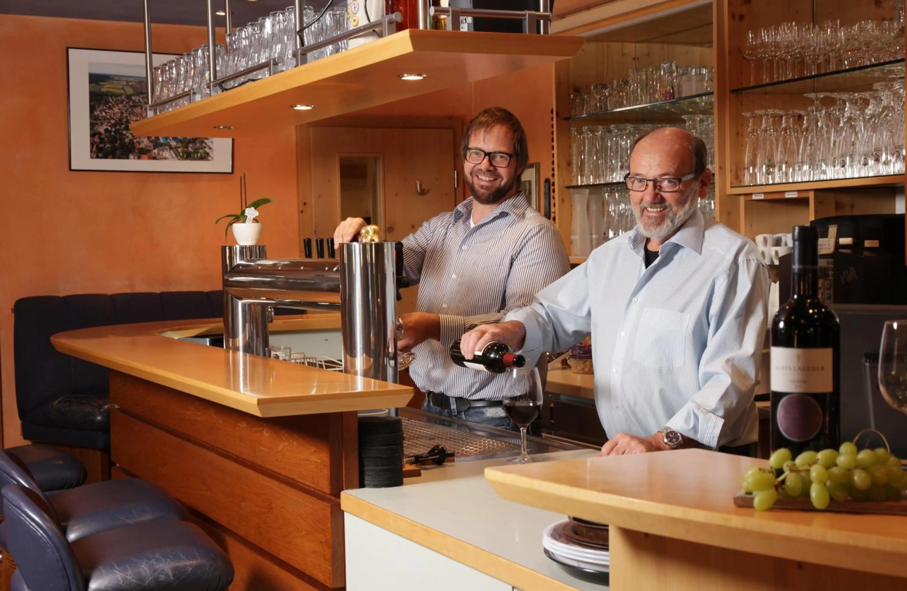 Restaurant/places to eat in REINHARDTs HOTEL