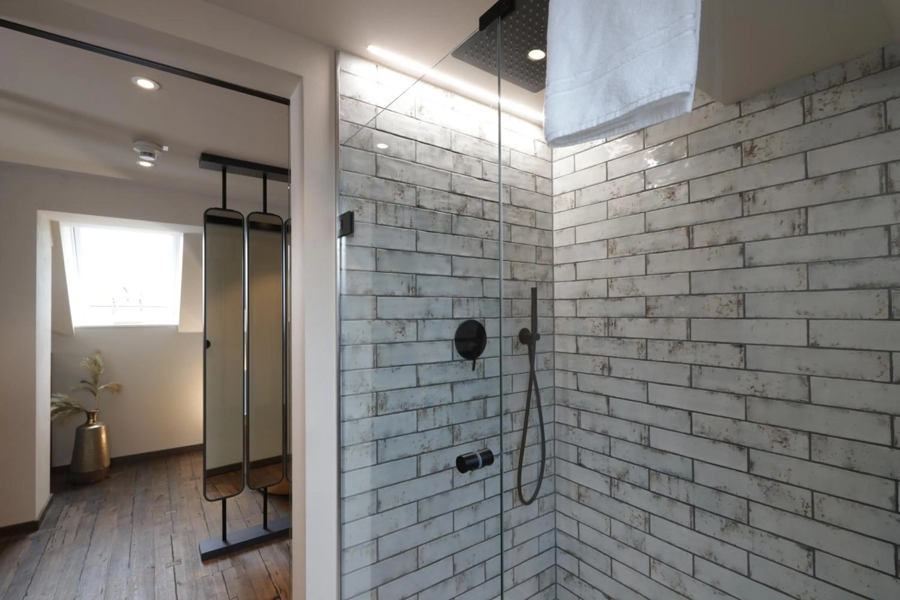 Bathroom in REINHARDTs HOTEL