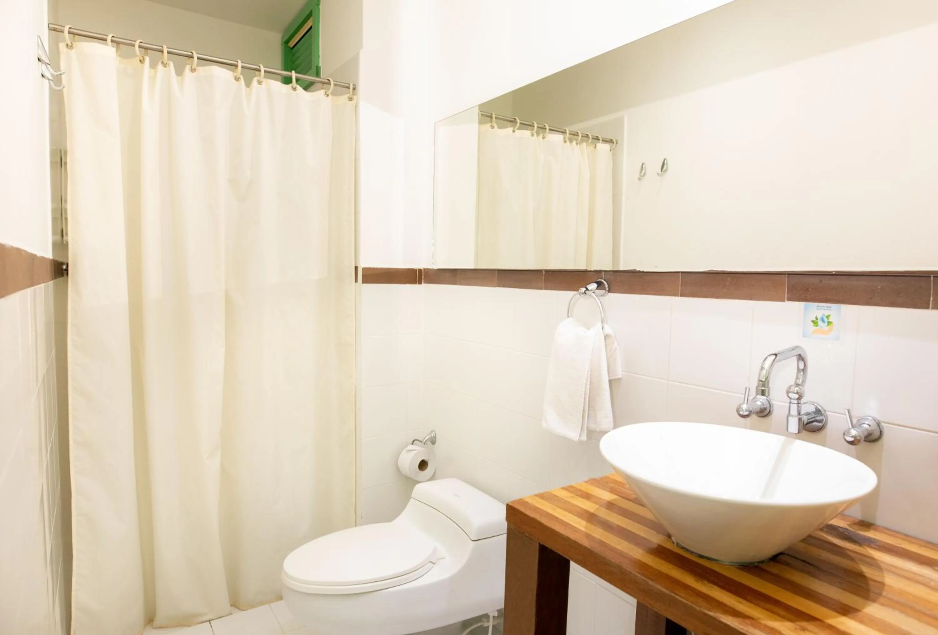 Shower in Hotel Eden Parque del Cafe