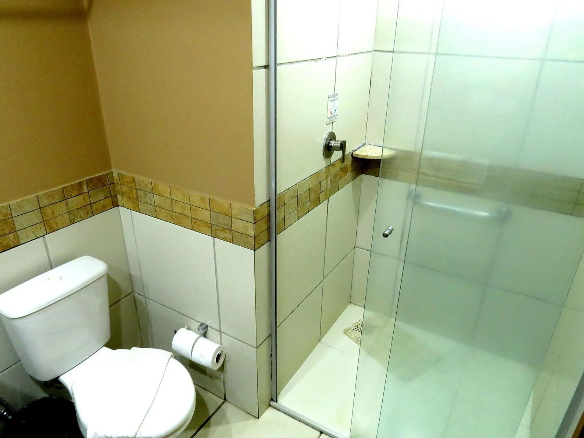 Toilet in Le Jardin Suites - Apartamentos para Temporada