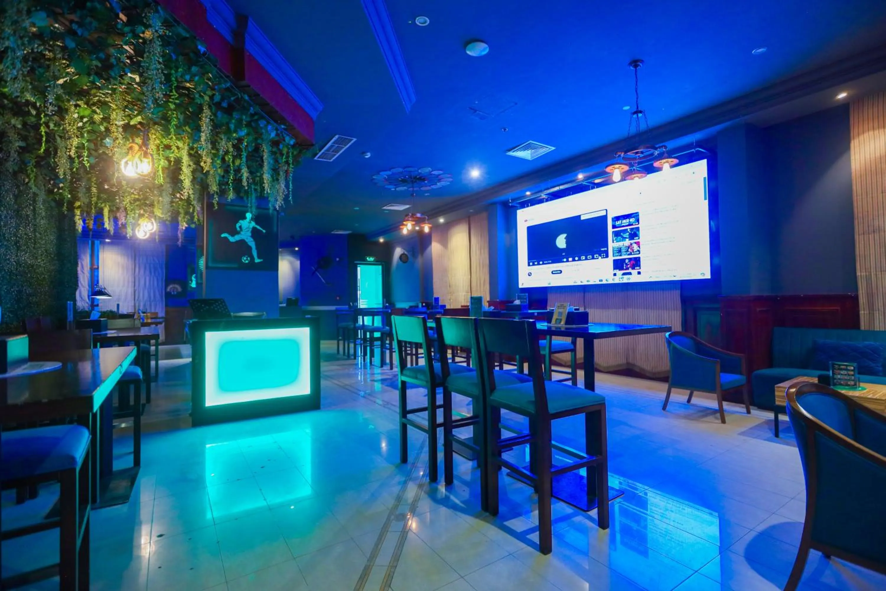 Restaurant/places to eat in Ramee Palace Hotel