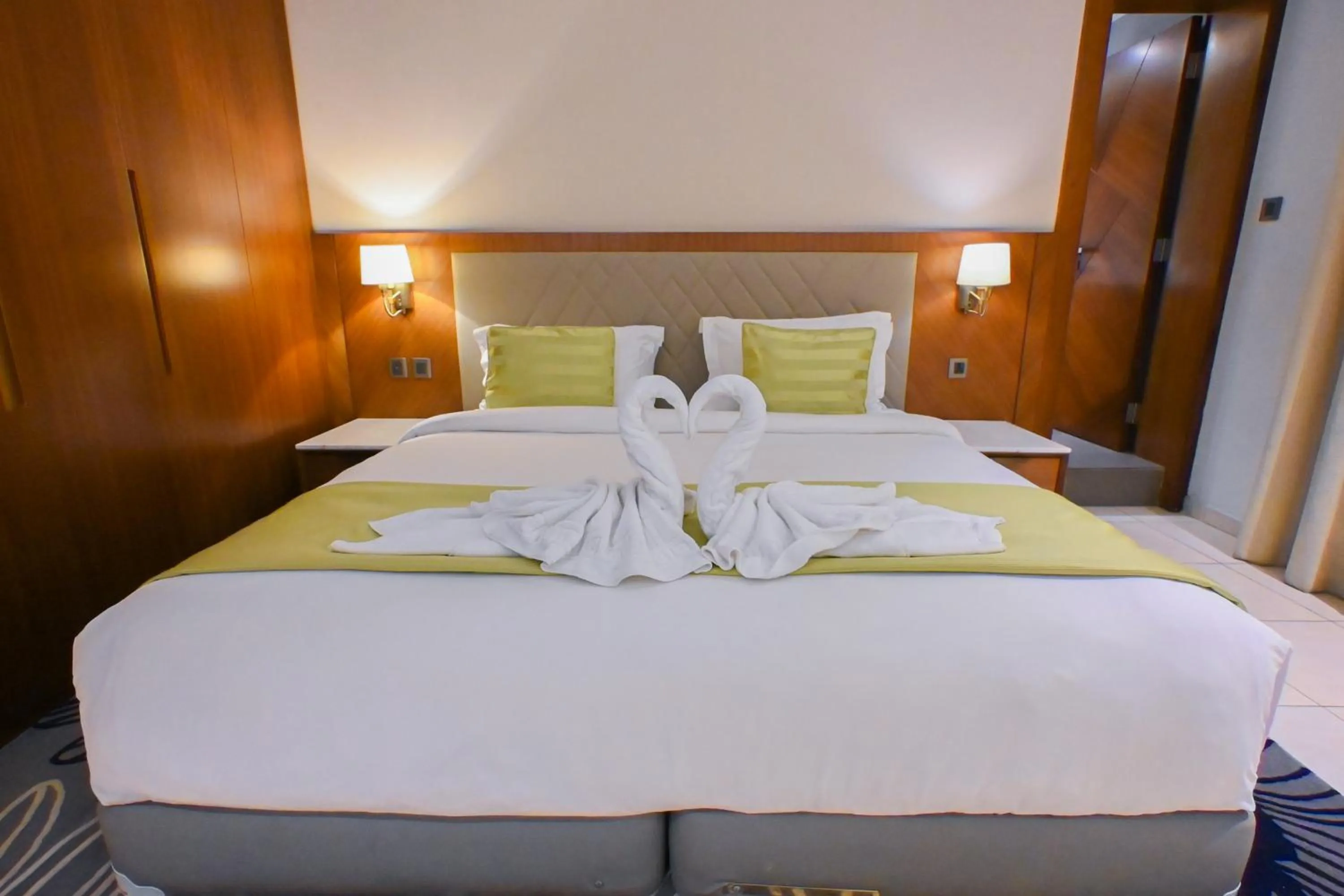 Bedroom, Bed in Ramee Palace Hotel