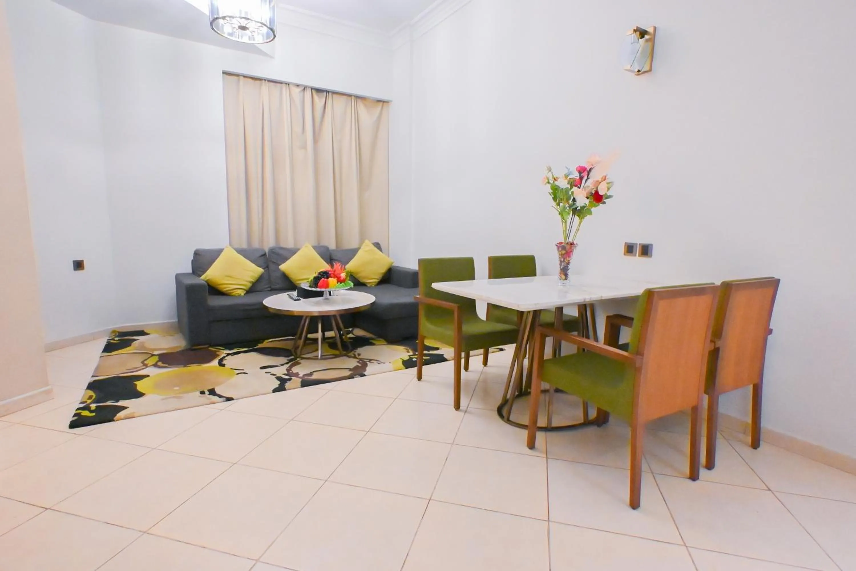 Living room in Ramee Palace Hotel