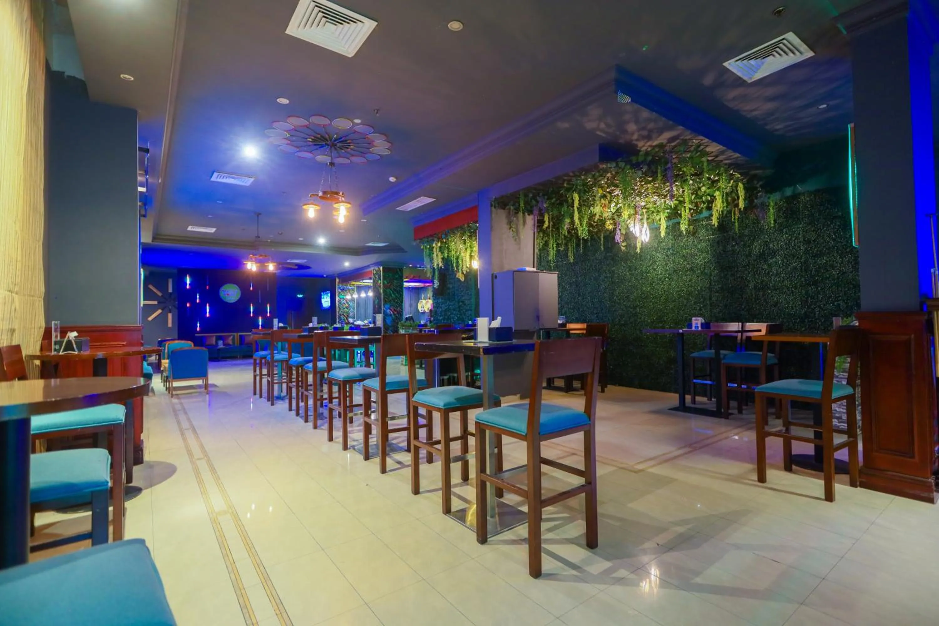 Restaurant/places to eat in Ramee Palace Hotel