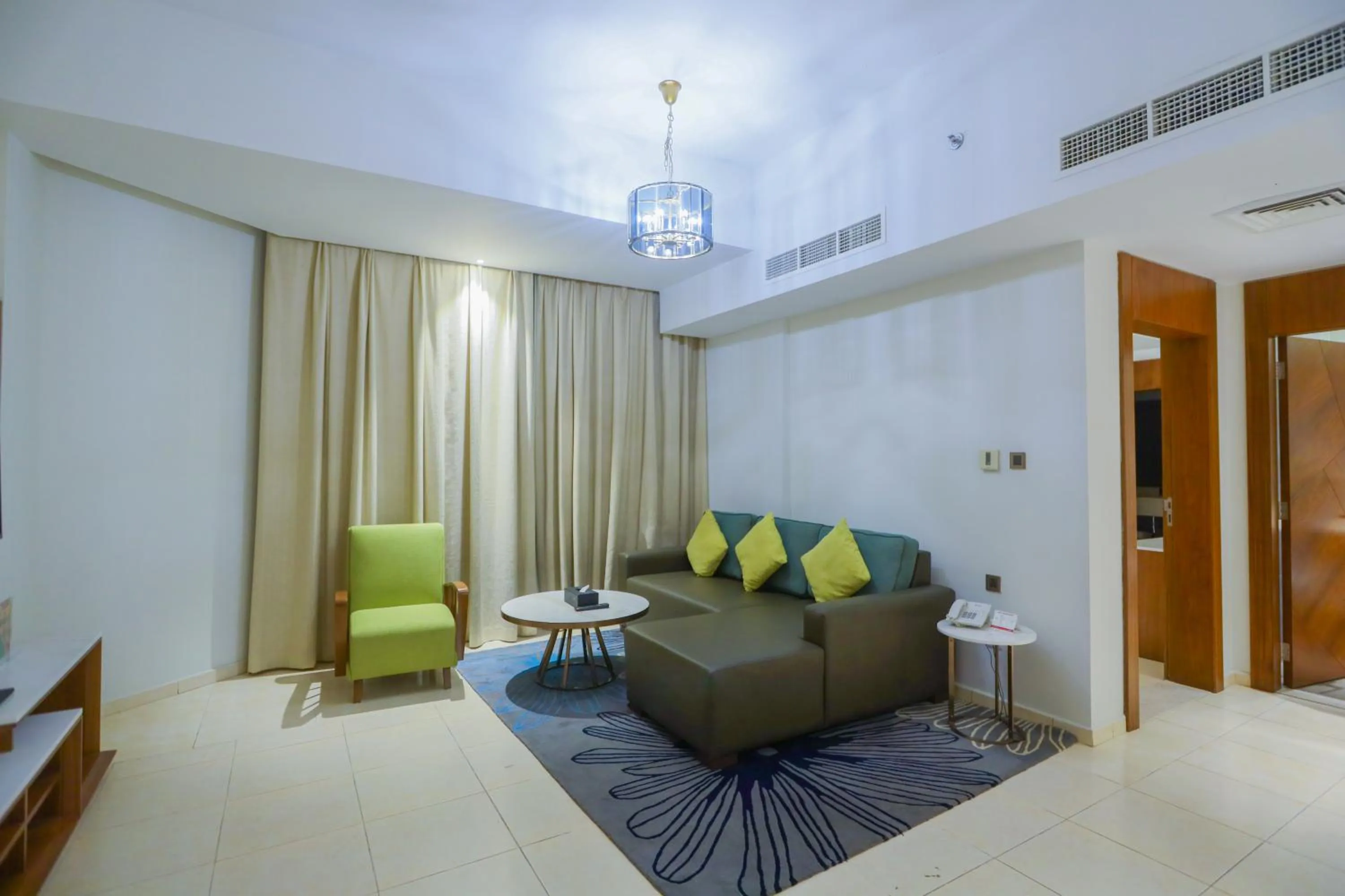 Living room in Ramee Palace Hotel