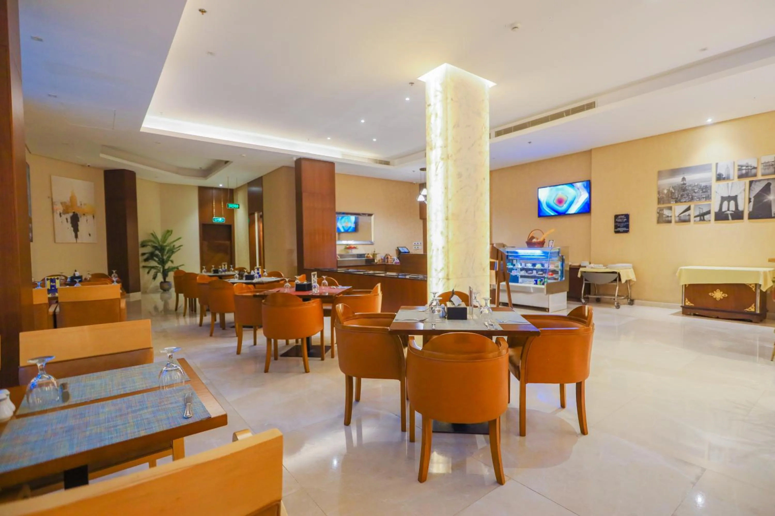Restaurant/places to eat in Ramee Palace Hotel