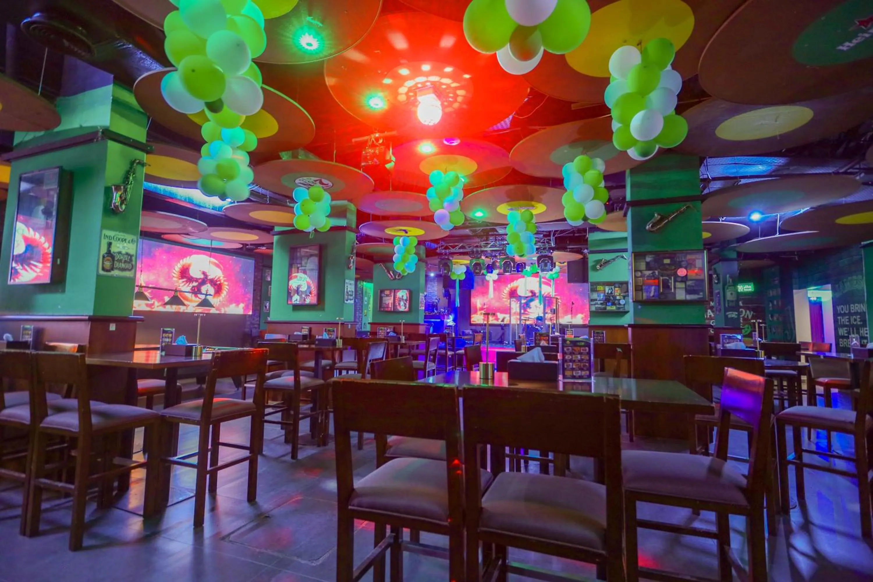 Restaurant/places to eat in Ramee Palace Hotel