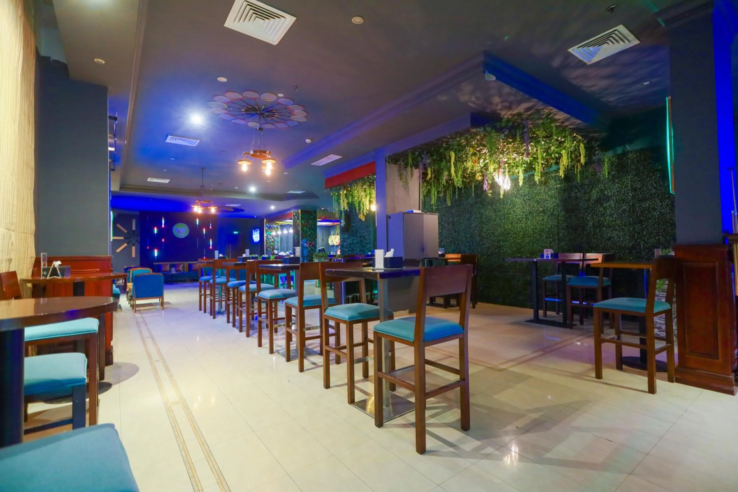 Restaurant/places to eat in Ramee Palace Hotel