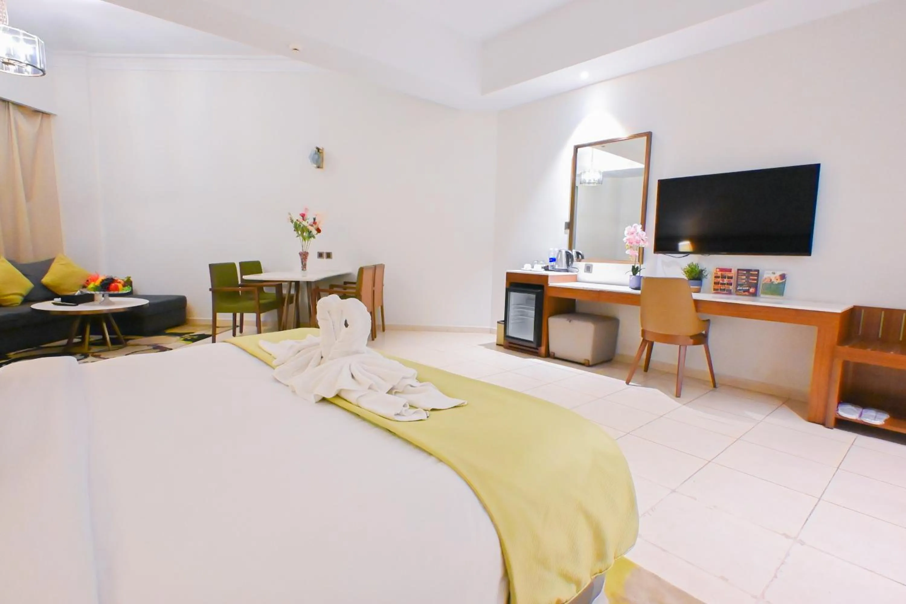 Bedroom, Bed in Ramee Palace Hotel