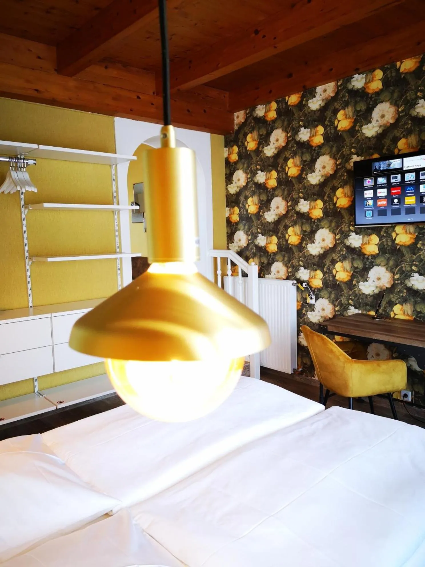 TV and multimedia, Bed in Aparthotel "Goldener Hahn Apartments"