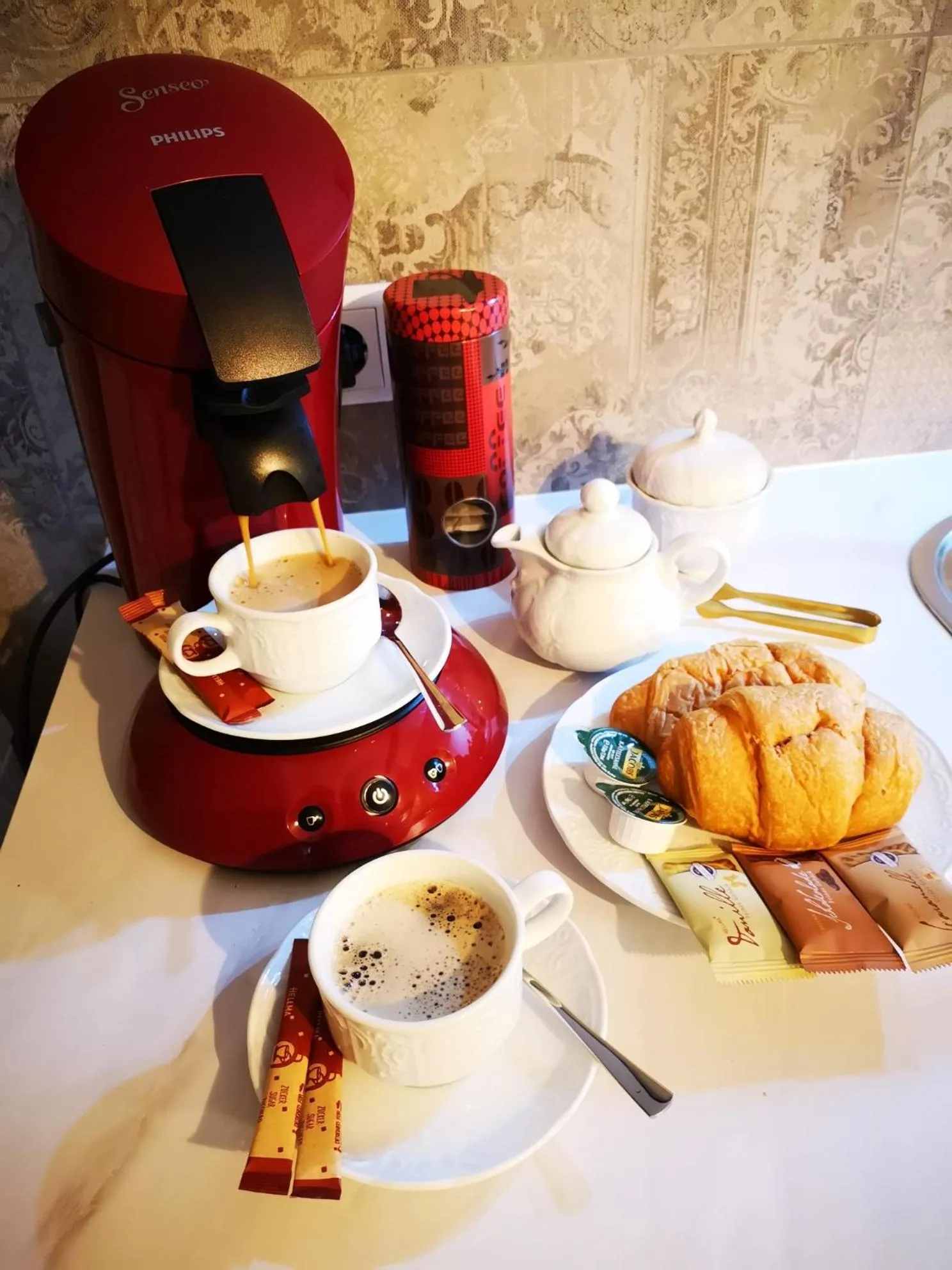 Coffee/tea facilities in Aparthotel "Goldener Hahn Apartments"
