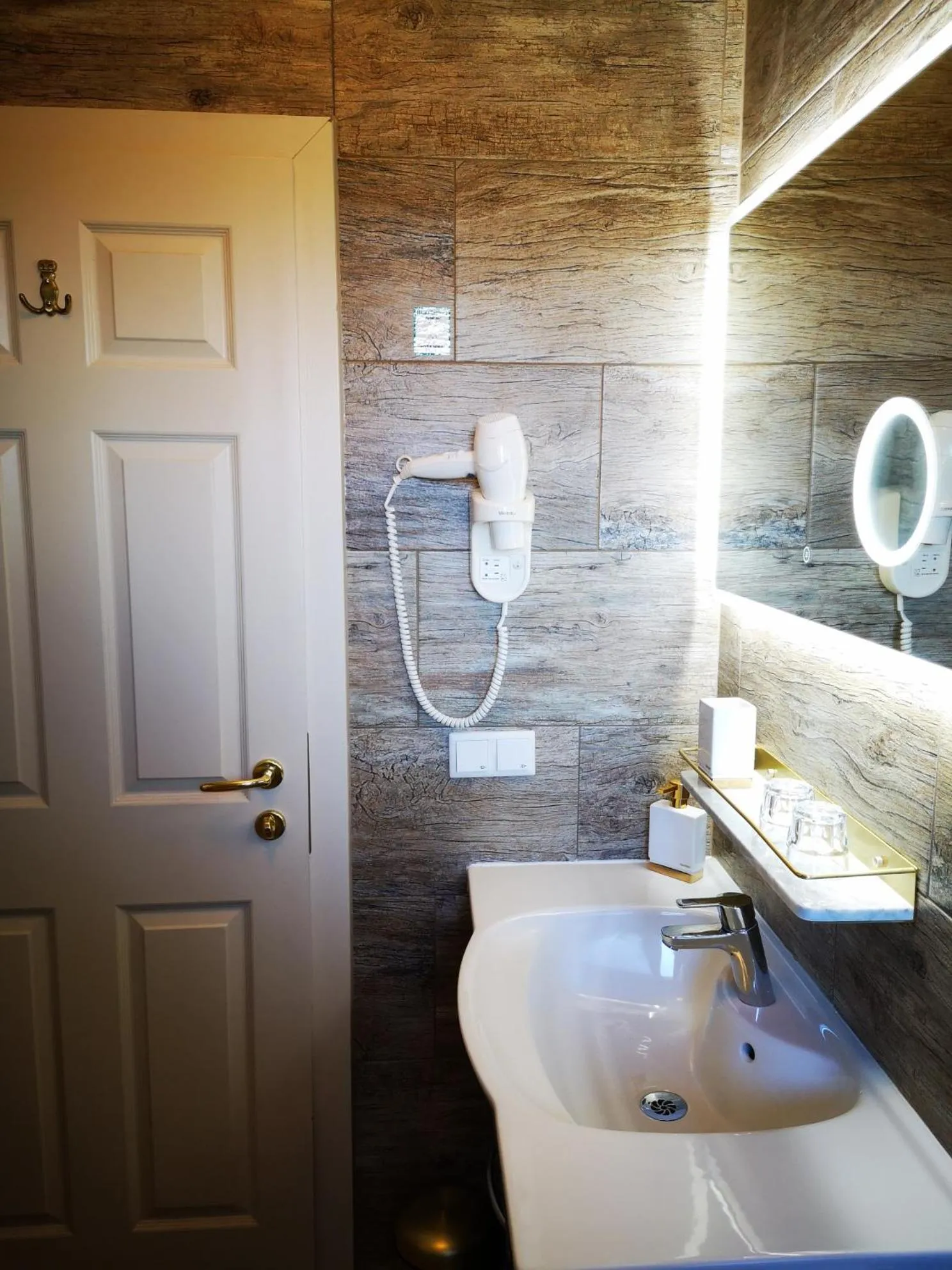 Bathroom in Aparthotel "Goldener Hahn Apartments"