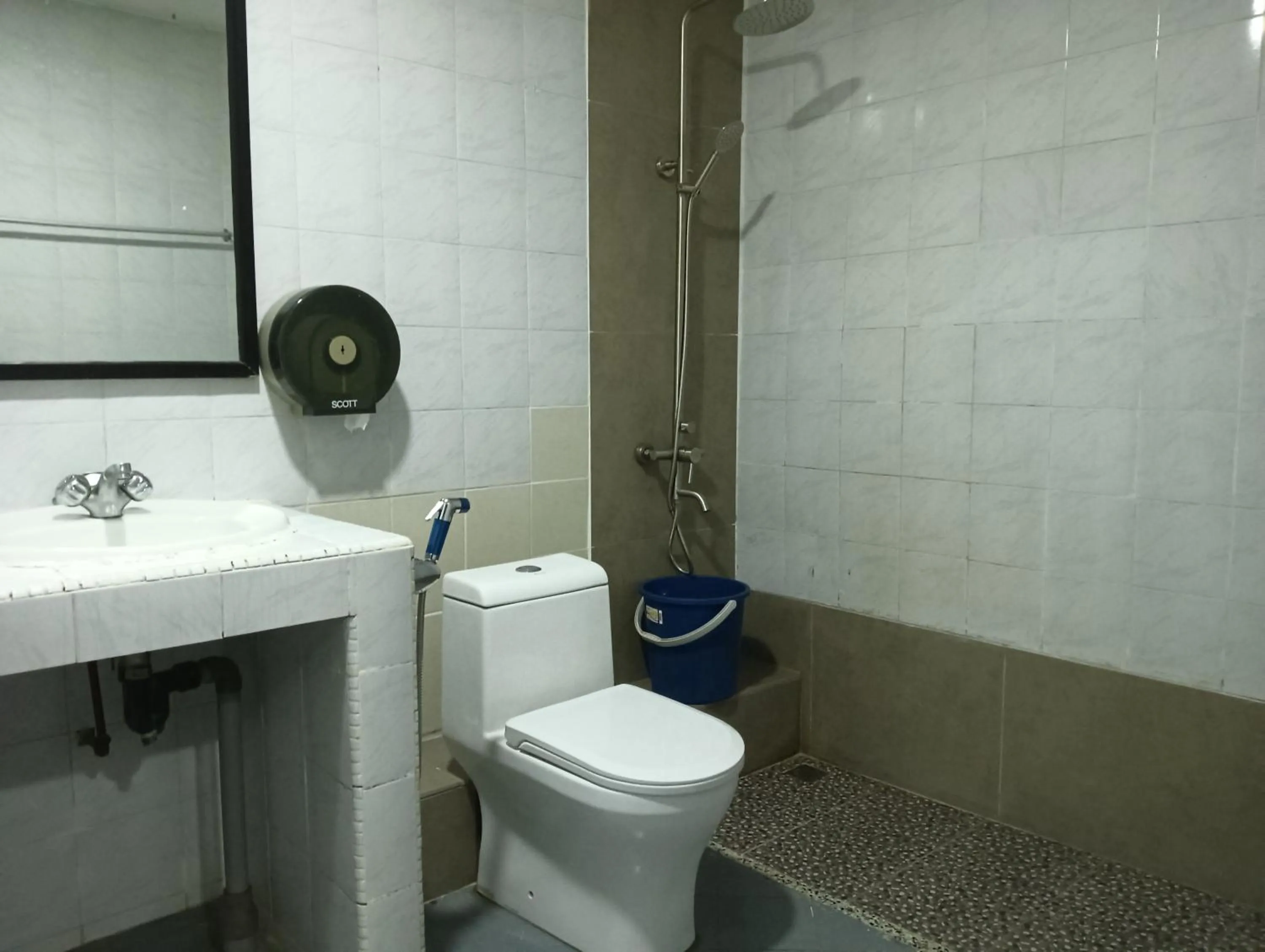 Bathroom in Hotel O Oriental Hotel