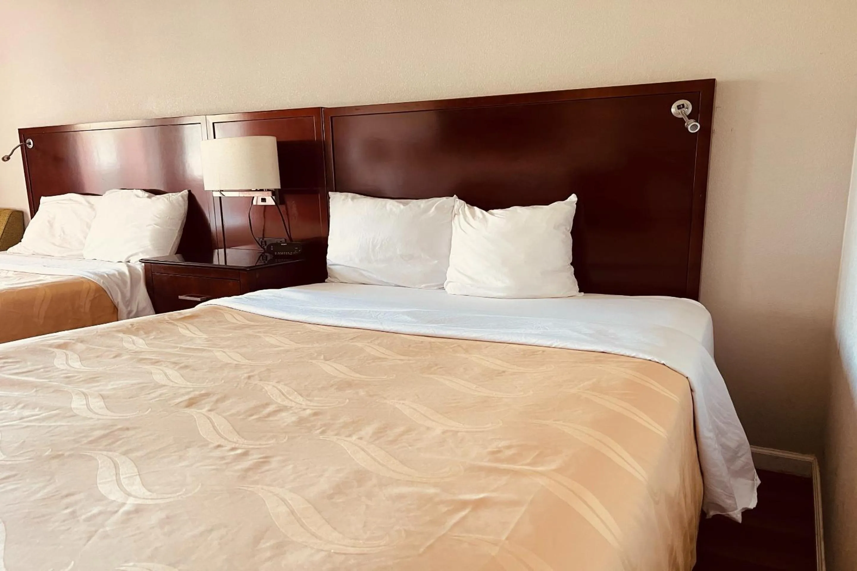 Bedroom in Cambridge Inn