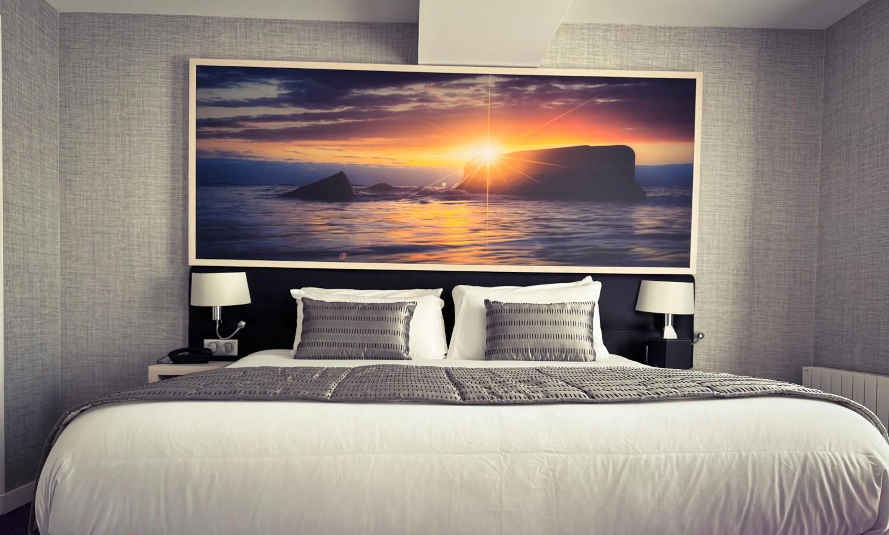 Bed in Churchill Hotel Bayeux Centre